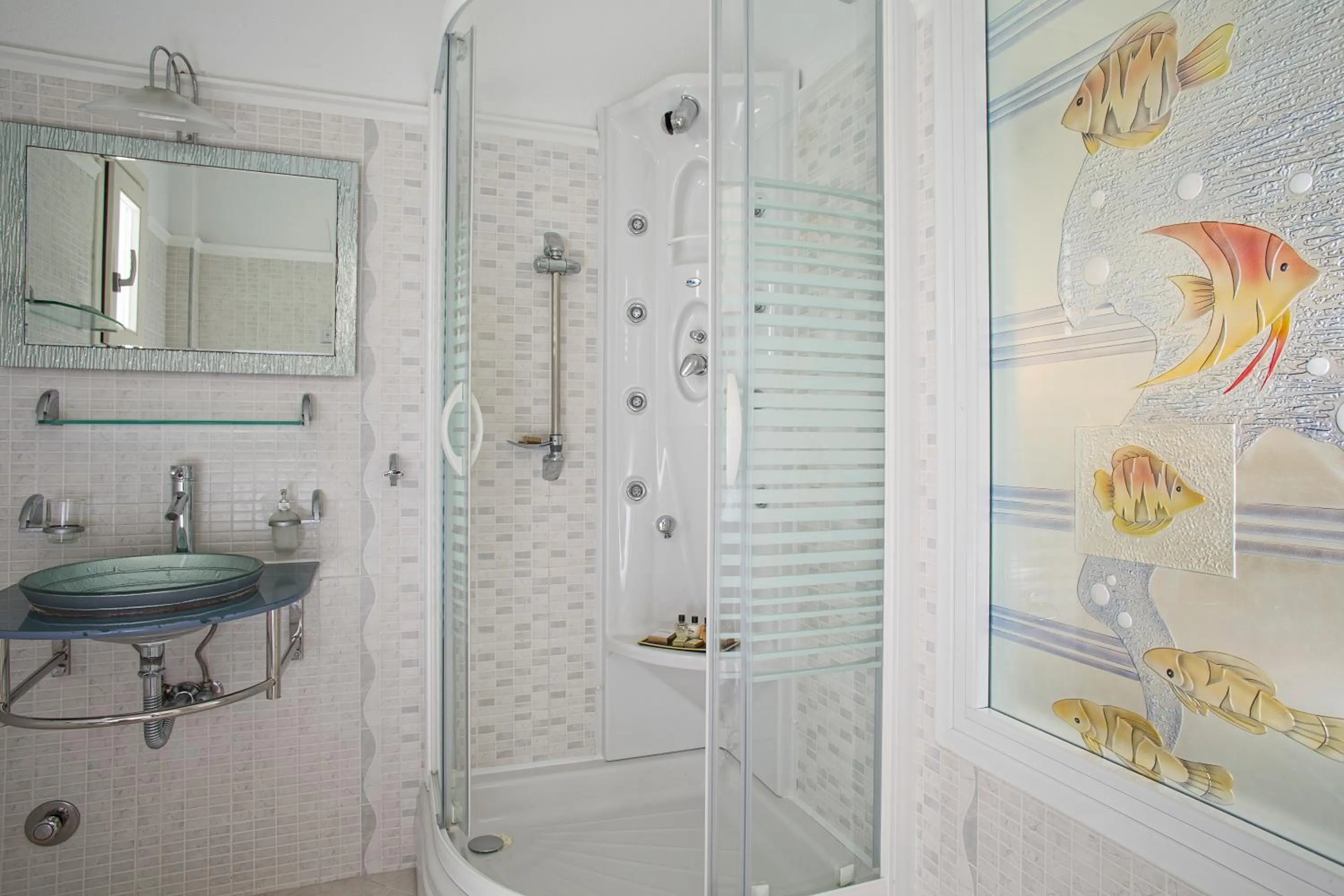 Shower in Contaratos Beach Hotel