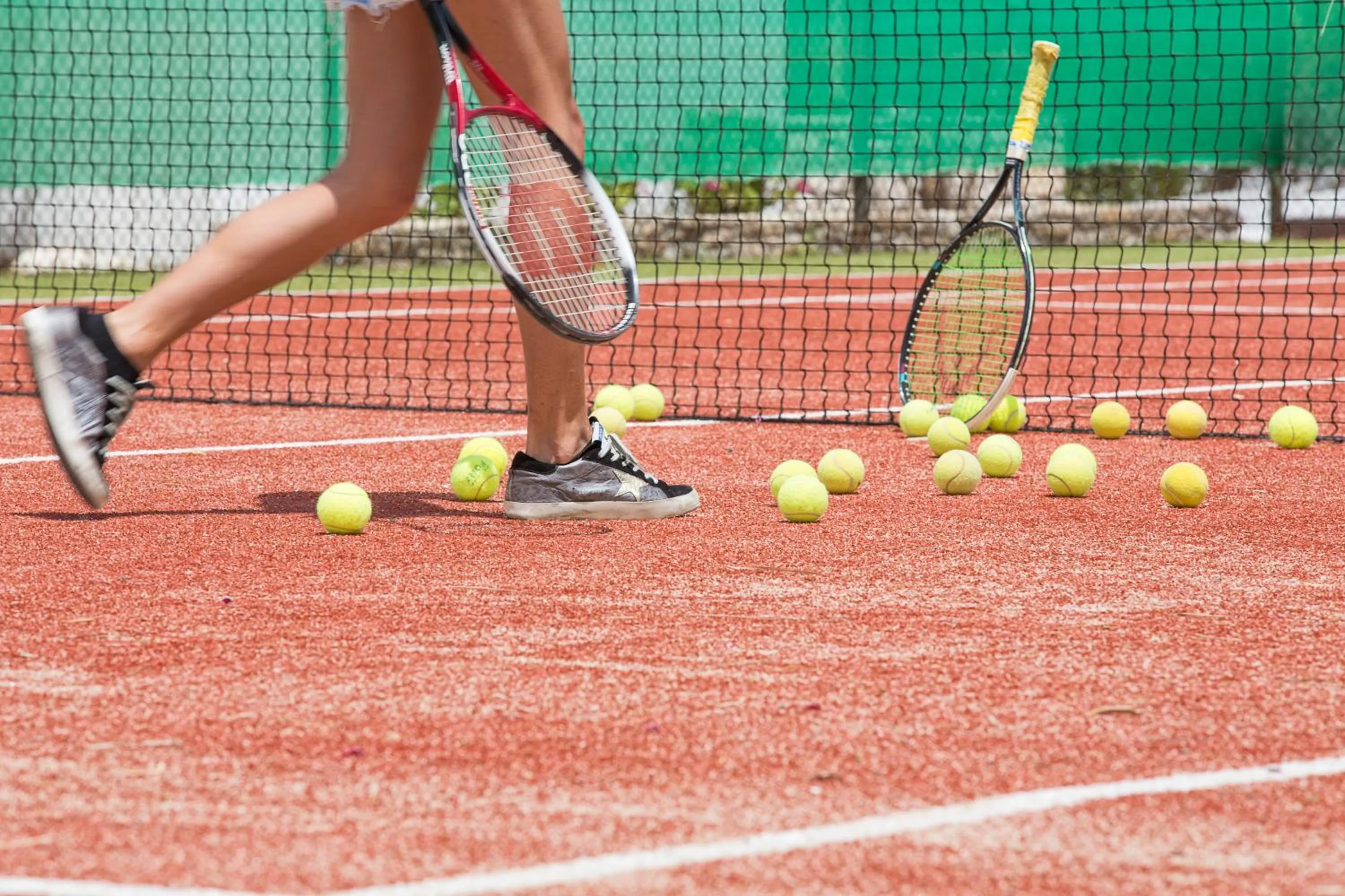 Tennis court in Contaratos Beach Hotel