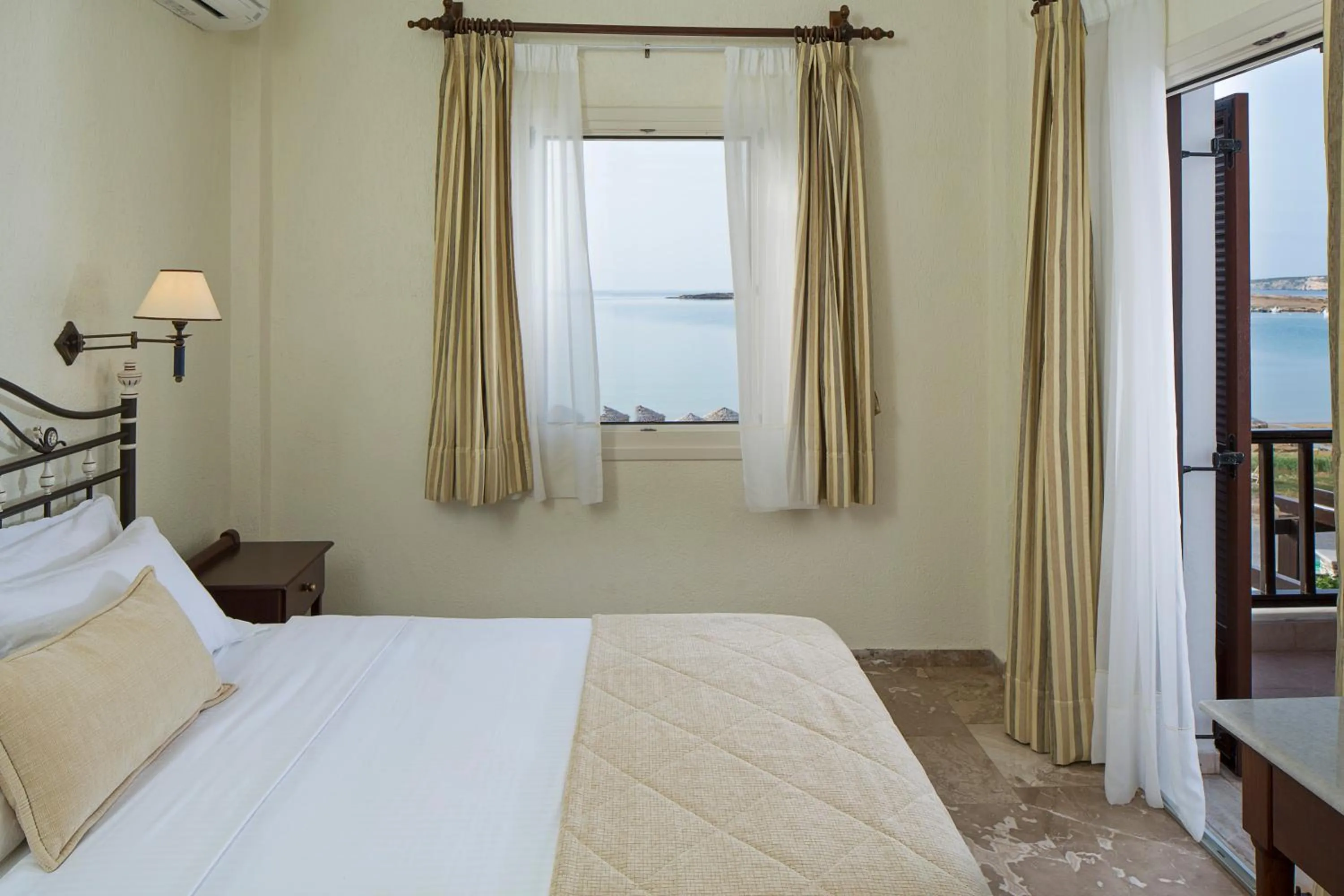 Bed in Contaratos Beach Hotel