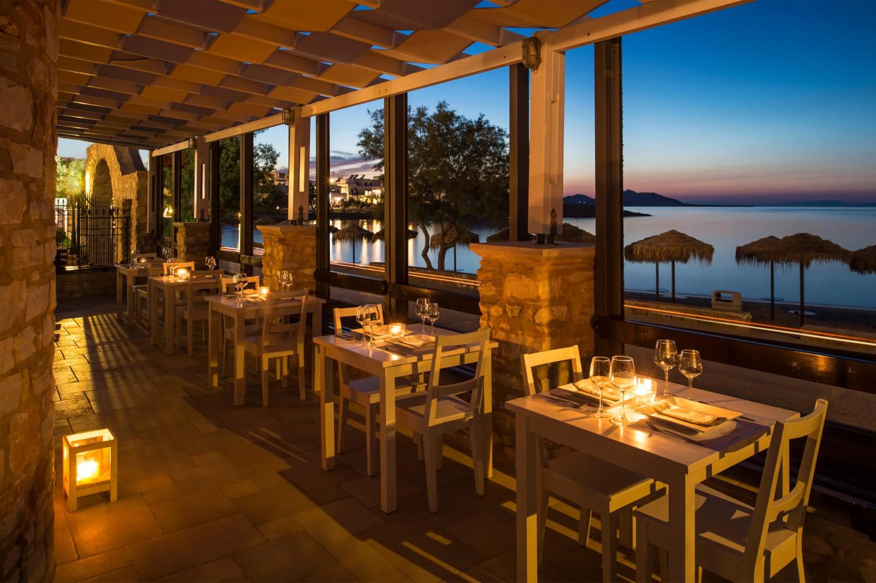 Restaurant/places to eat in Contaratos Beach Hotel