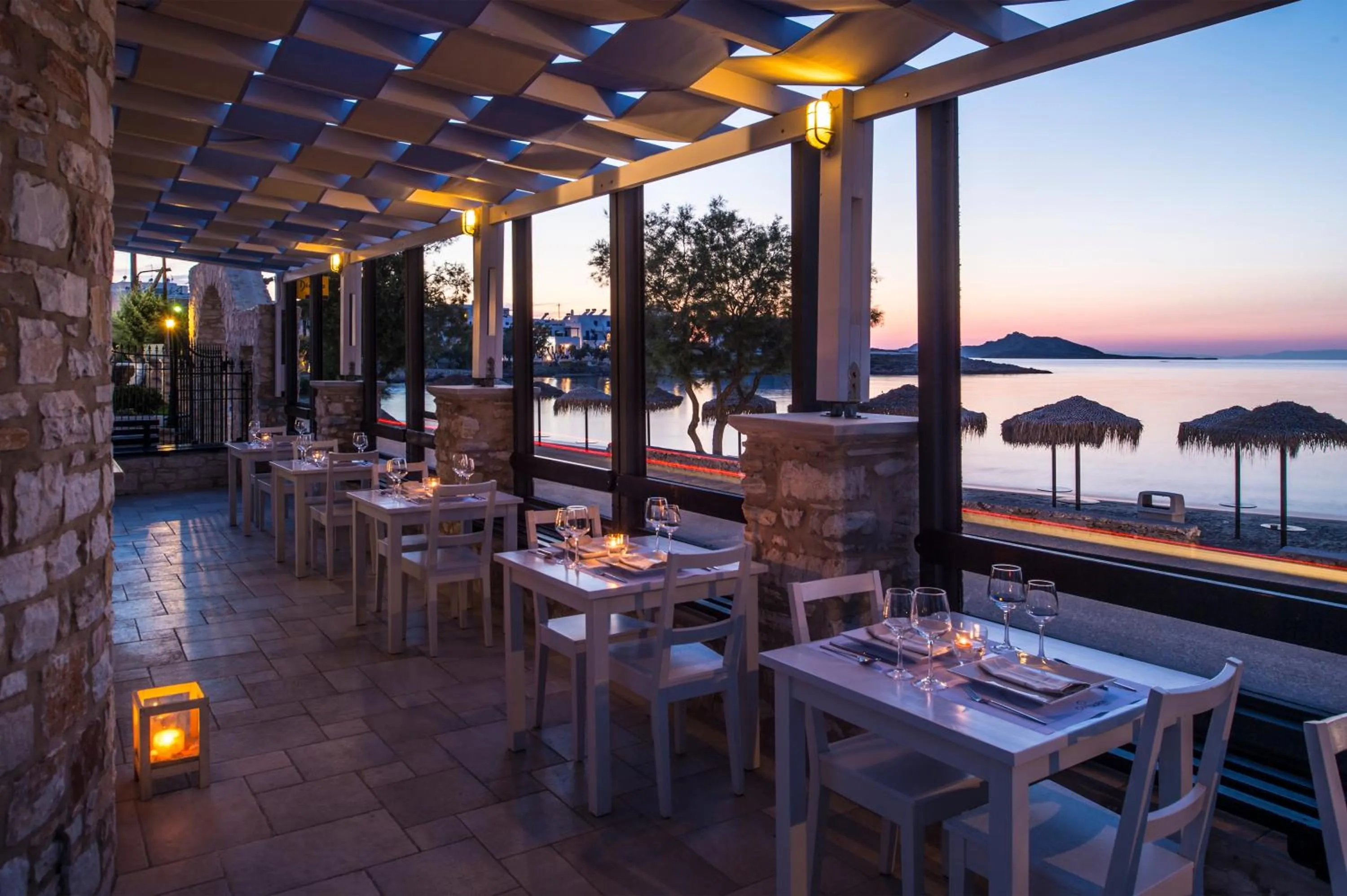 Restaurant/places to eat in Contaratos Beach Hotel