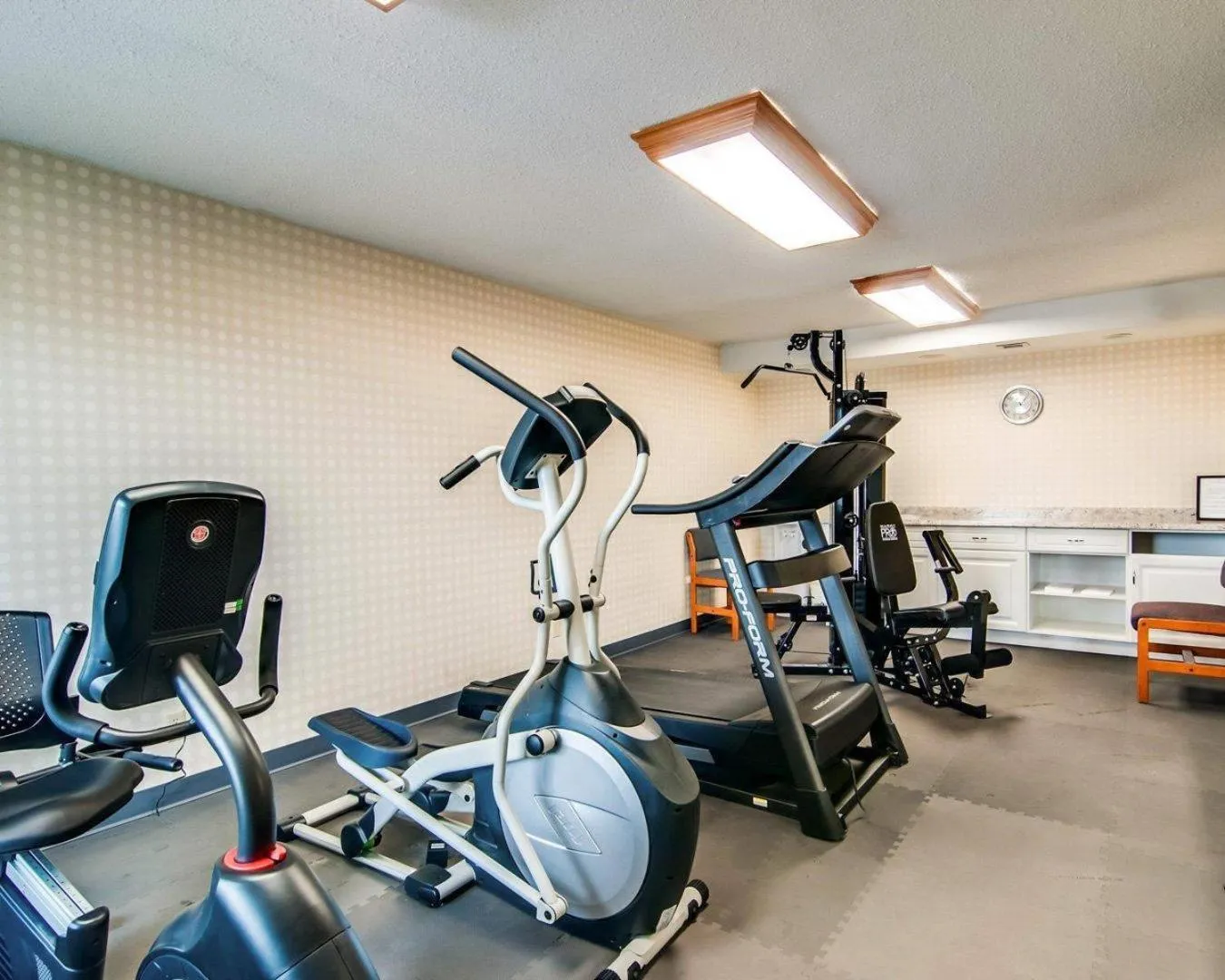 Fitness centre/facilities in Suburban Studios Christiansburg - Blacksburg