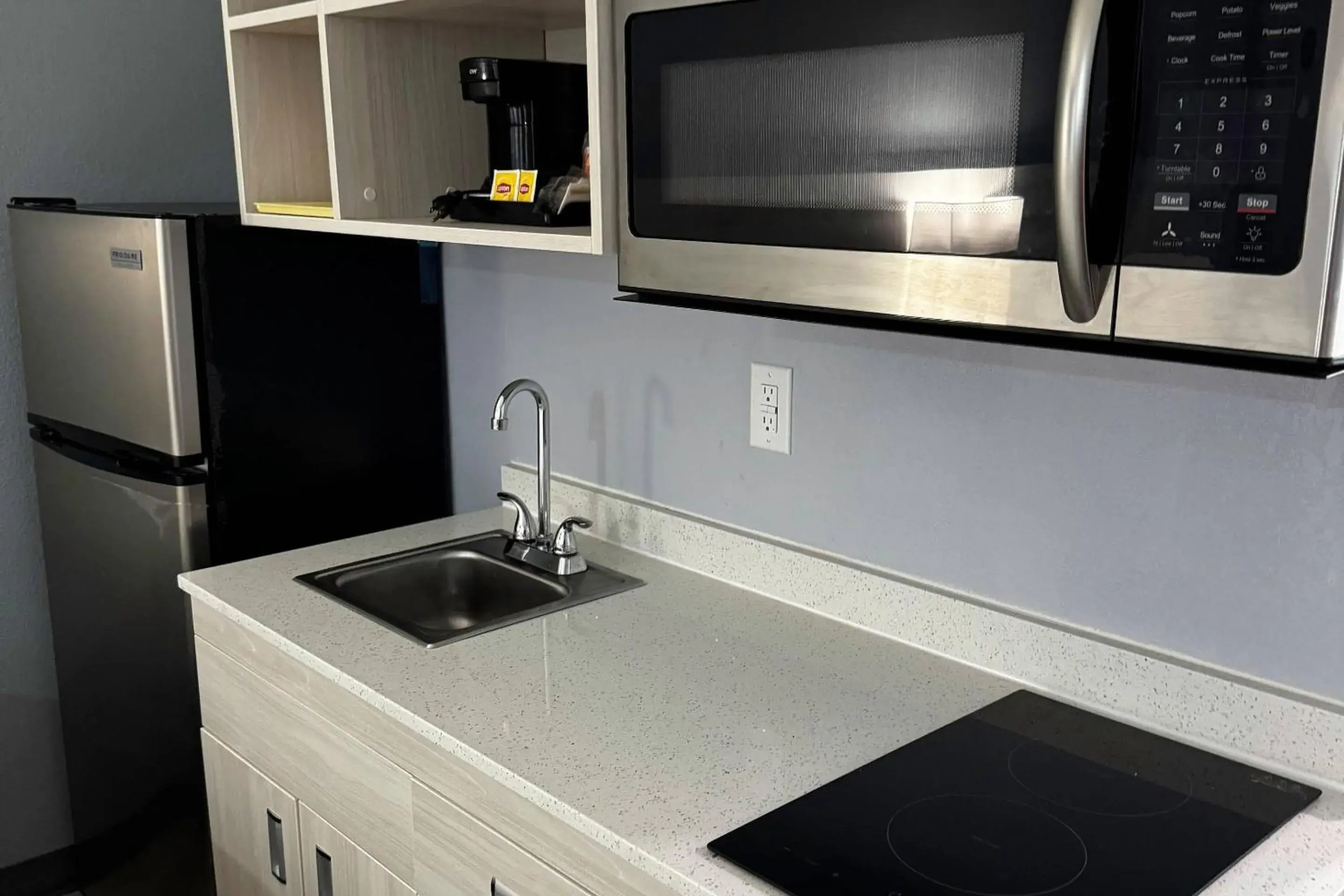 Bedroom in Suburban Studios Christiansburg - Blacksburg Bedroom in Suburban Studios Christiansburg - Blacksburg