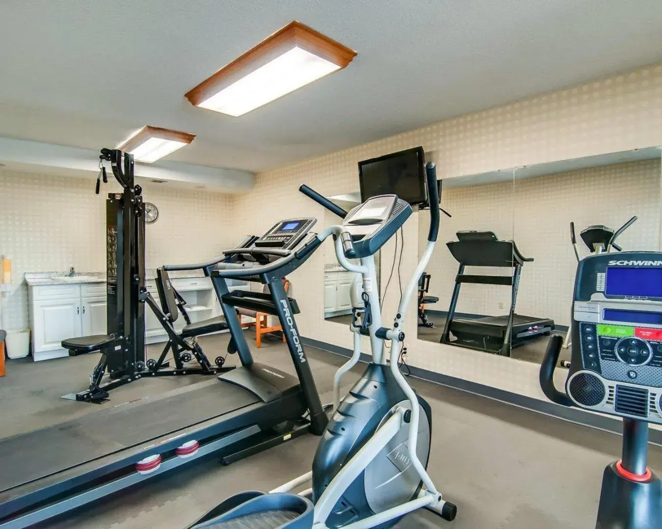 Fitness centre/facilities in Suburban Studios Christiansburg - Blacksburg Fitness centre/facilities in Suburban Studios Christiansburg - Blacksburg