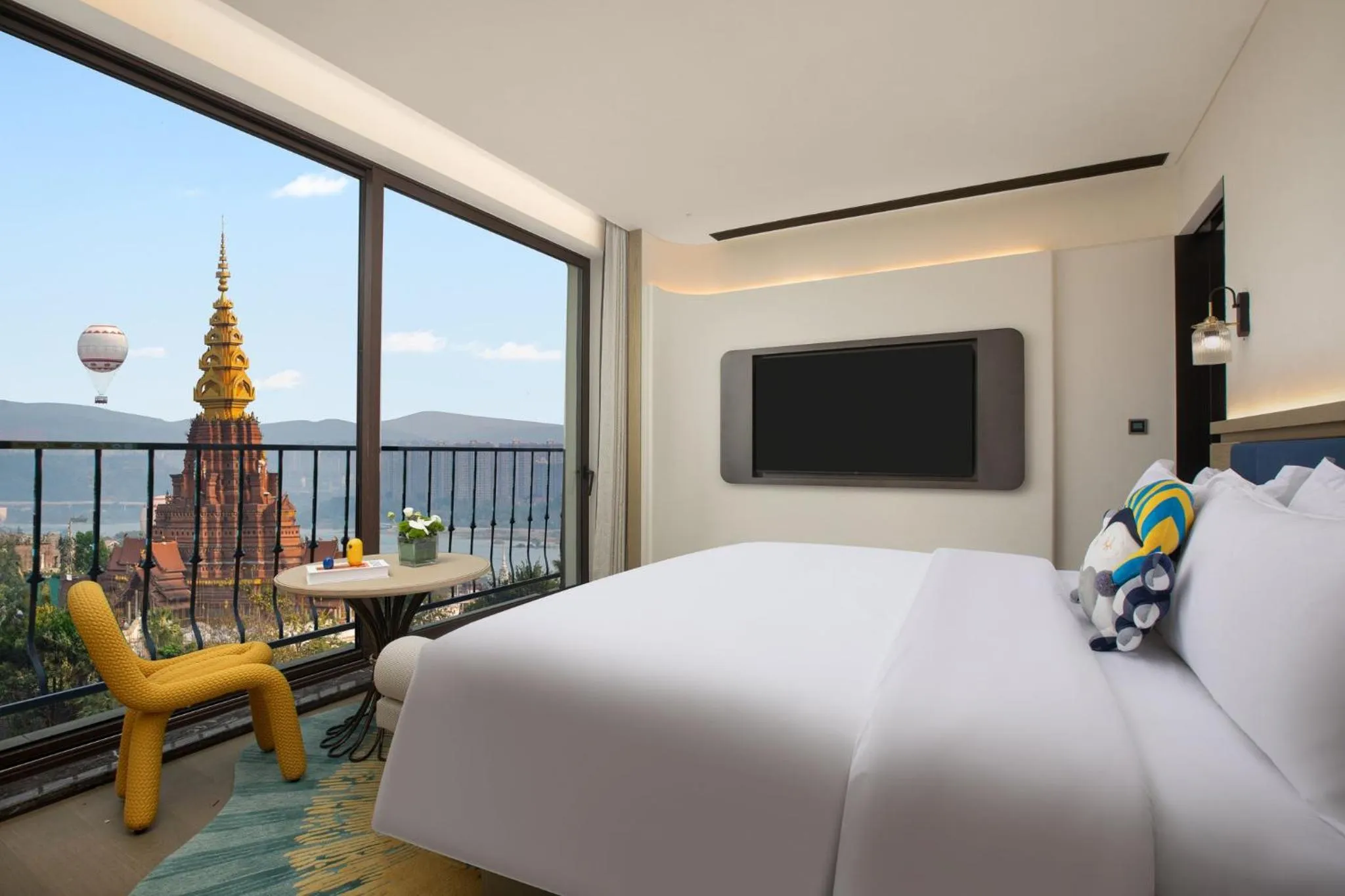 Photo of the whole room, Bed in voco Xishuangbanna Gaozhuang by IHG