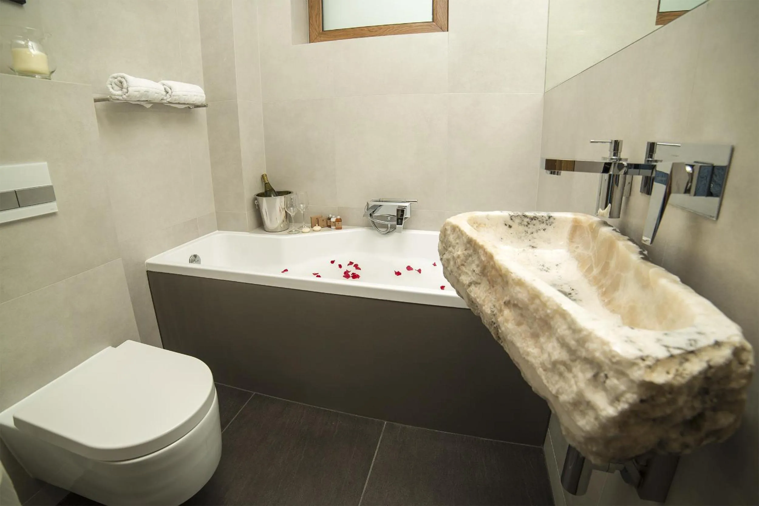 Bathroom in Aspen Deluxe Residence & ASPEN cottage