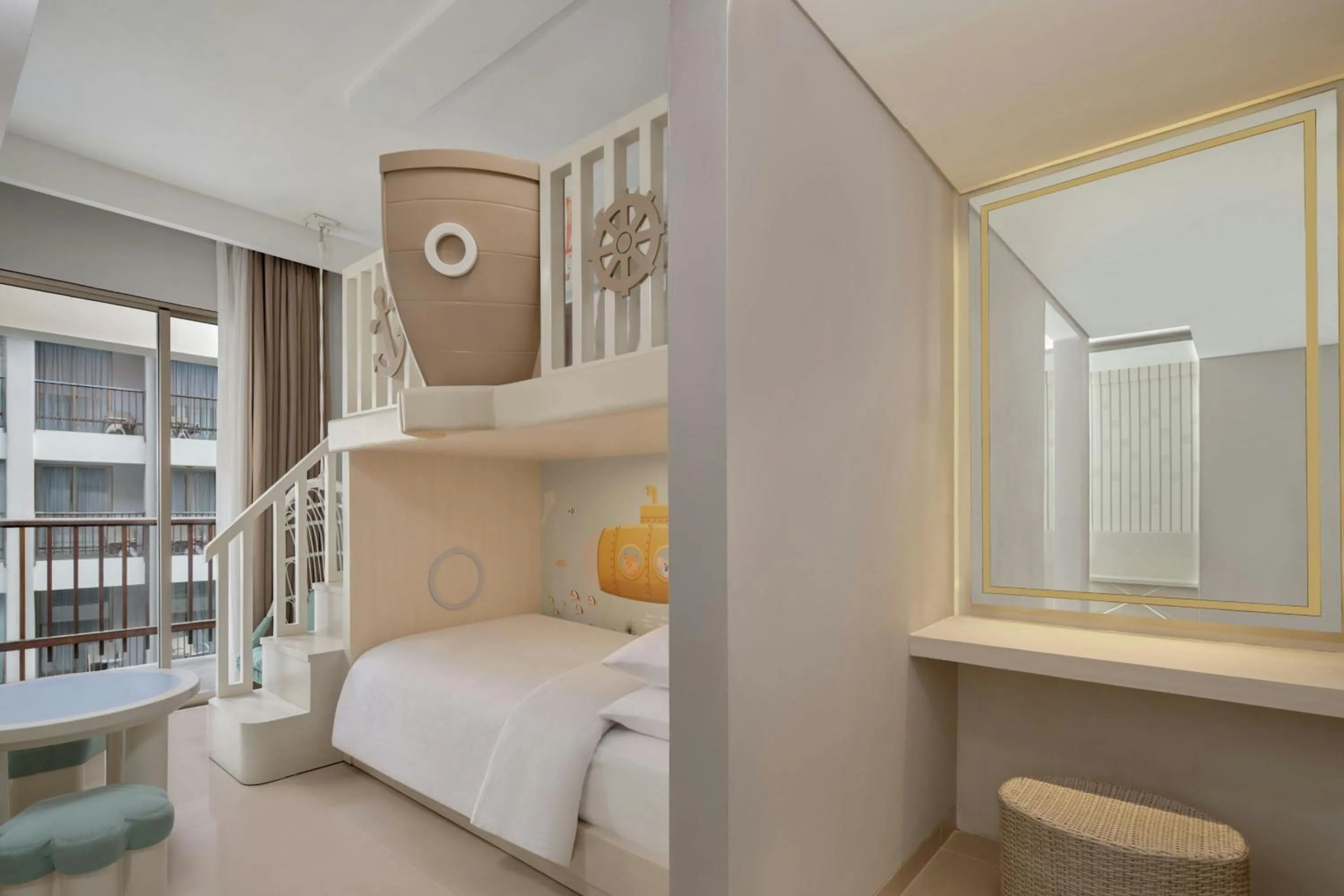 Photo of the whole room, Bed in Four Points by Sheraton Bali, Kuta