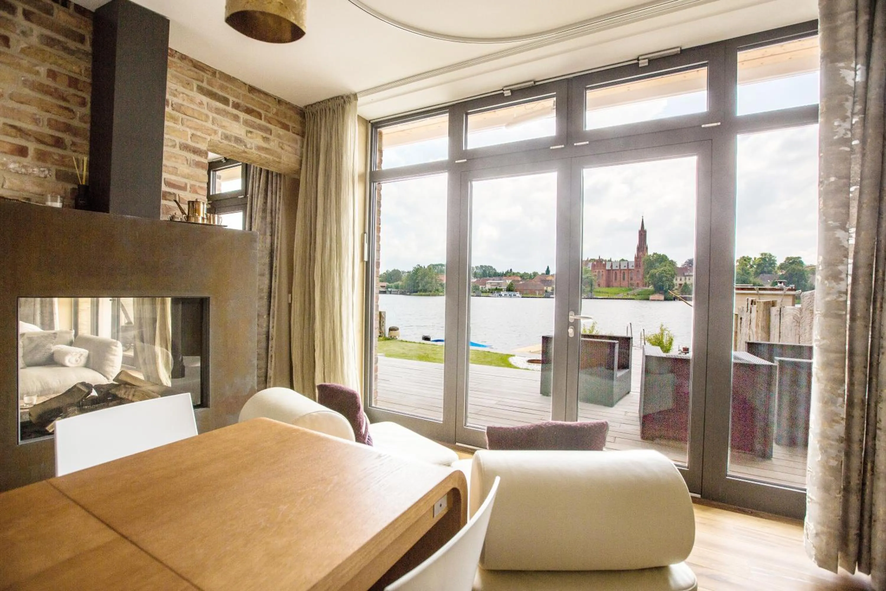 Lake view, Bed in Ringelnatz Inselhotel