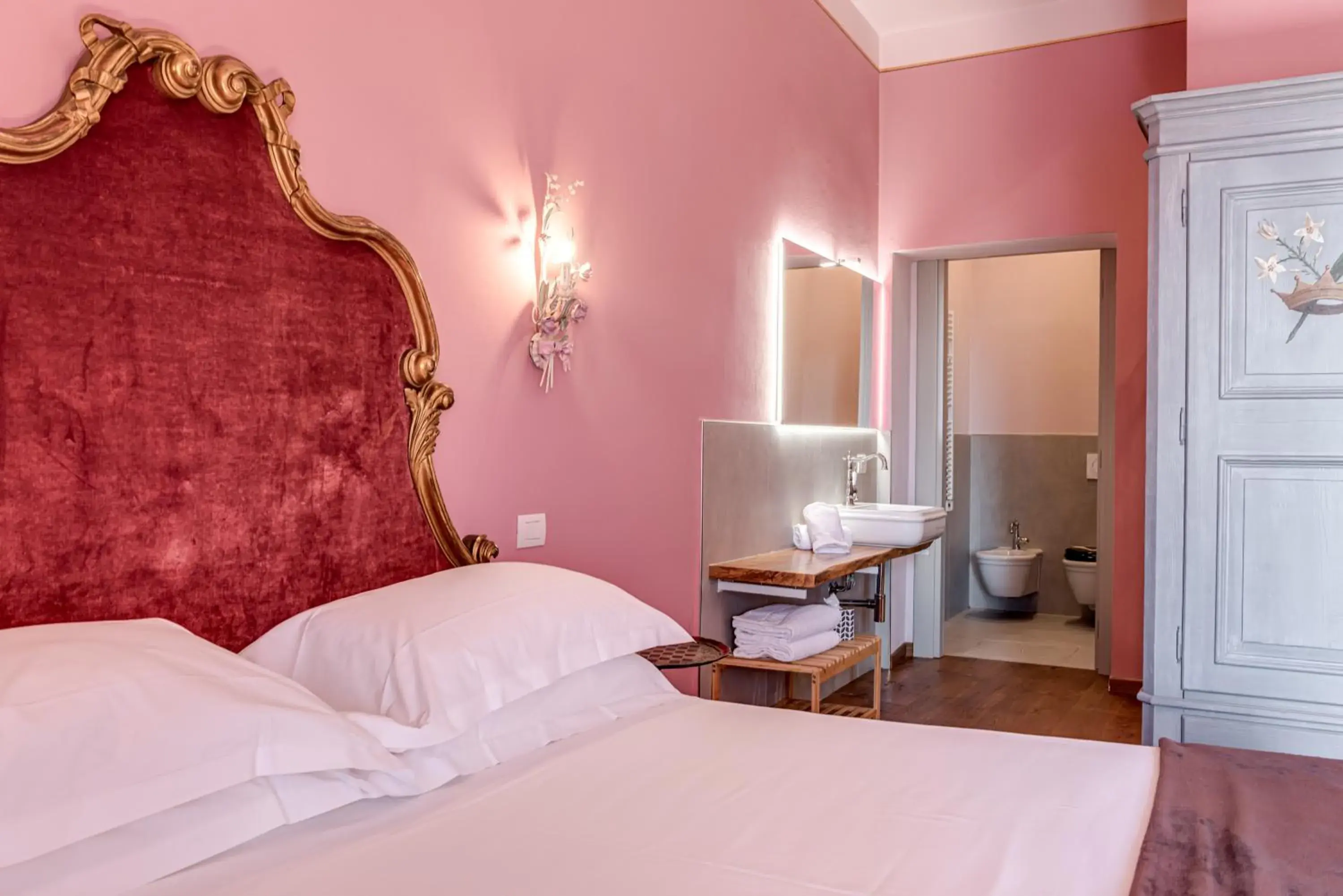 Bed in Palazzo Pacini Bed in Palazzo Pacini