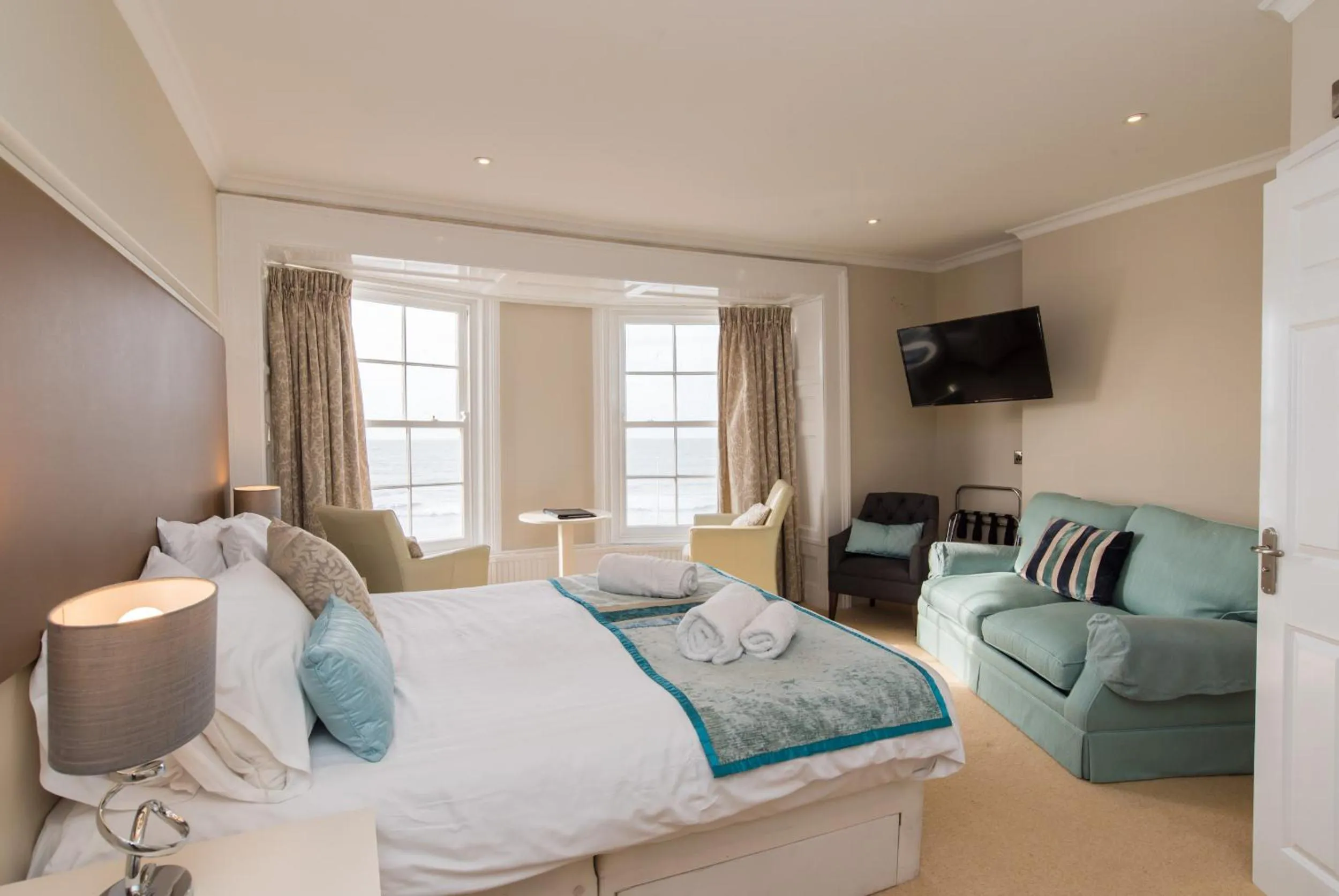 Photo of the whole room, Bed in No 46 Marine Terrace