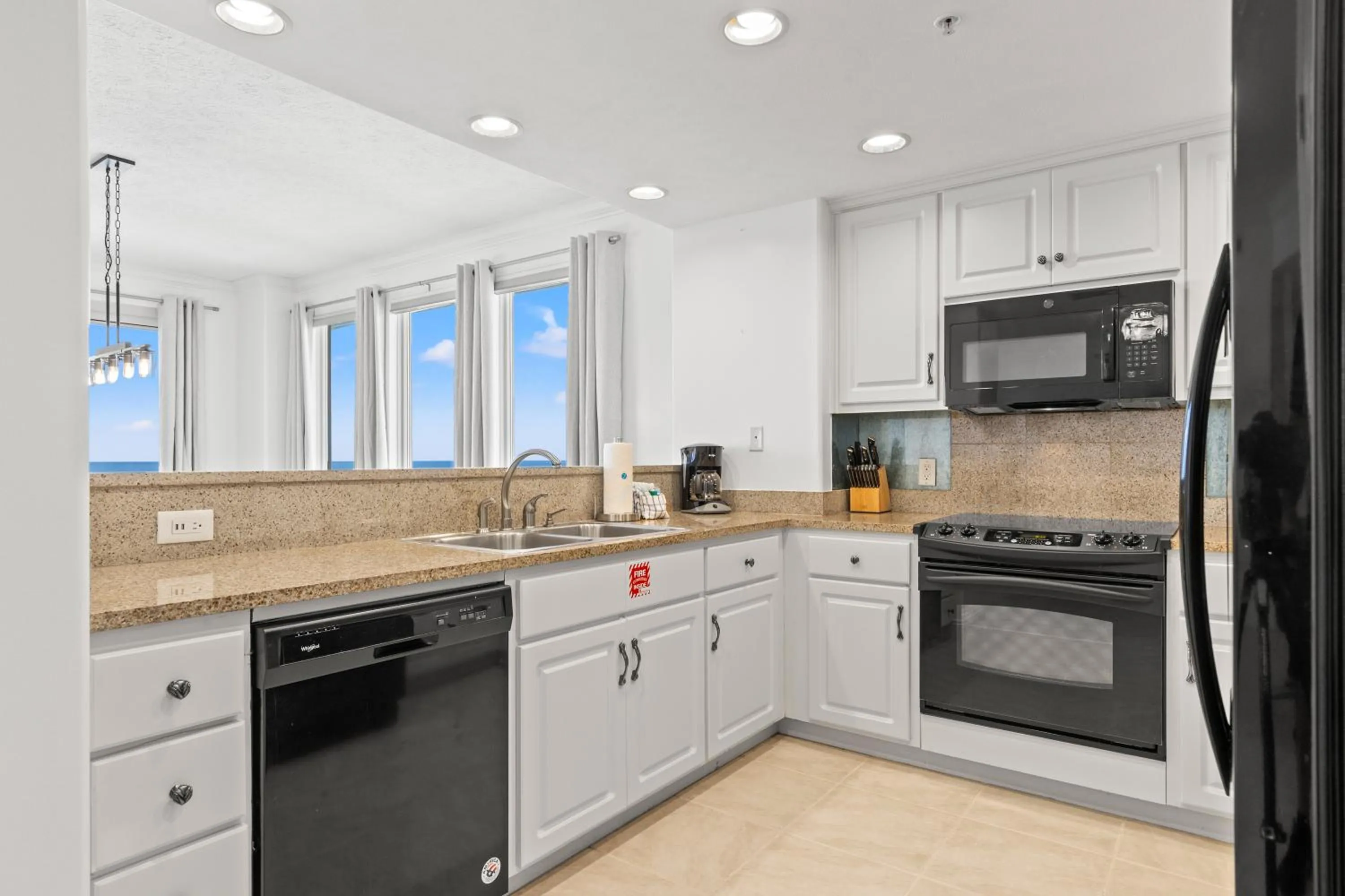Treasure Shores–3BR Beachfront Corner Unit sleeps 8 with Stunning Gulf Views!