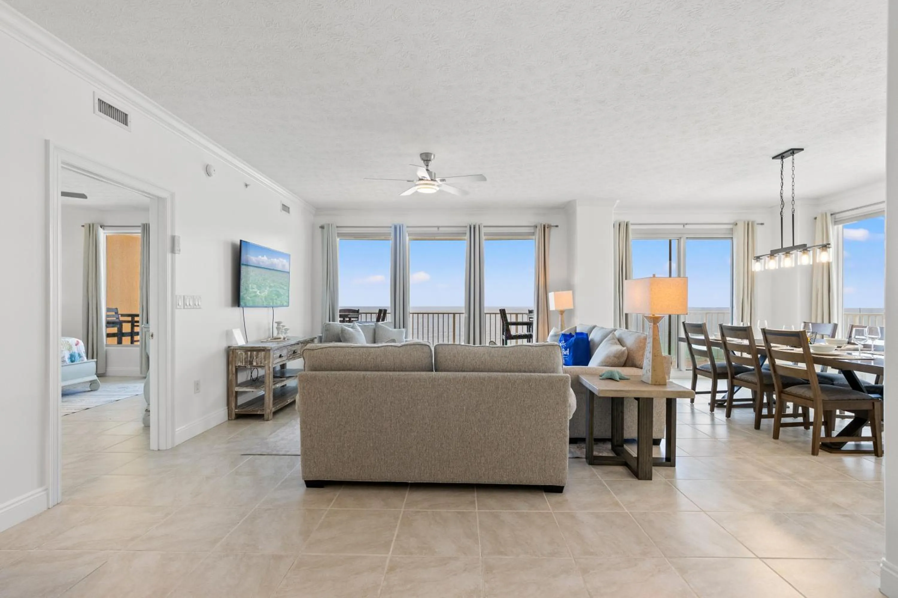 Treasure Shores–3BR Beachfront Corner Unit sleeps 8 with Stunning Gulf Views!
