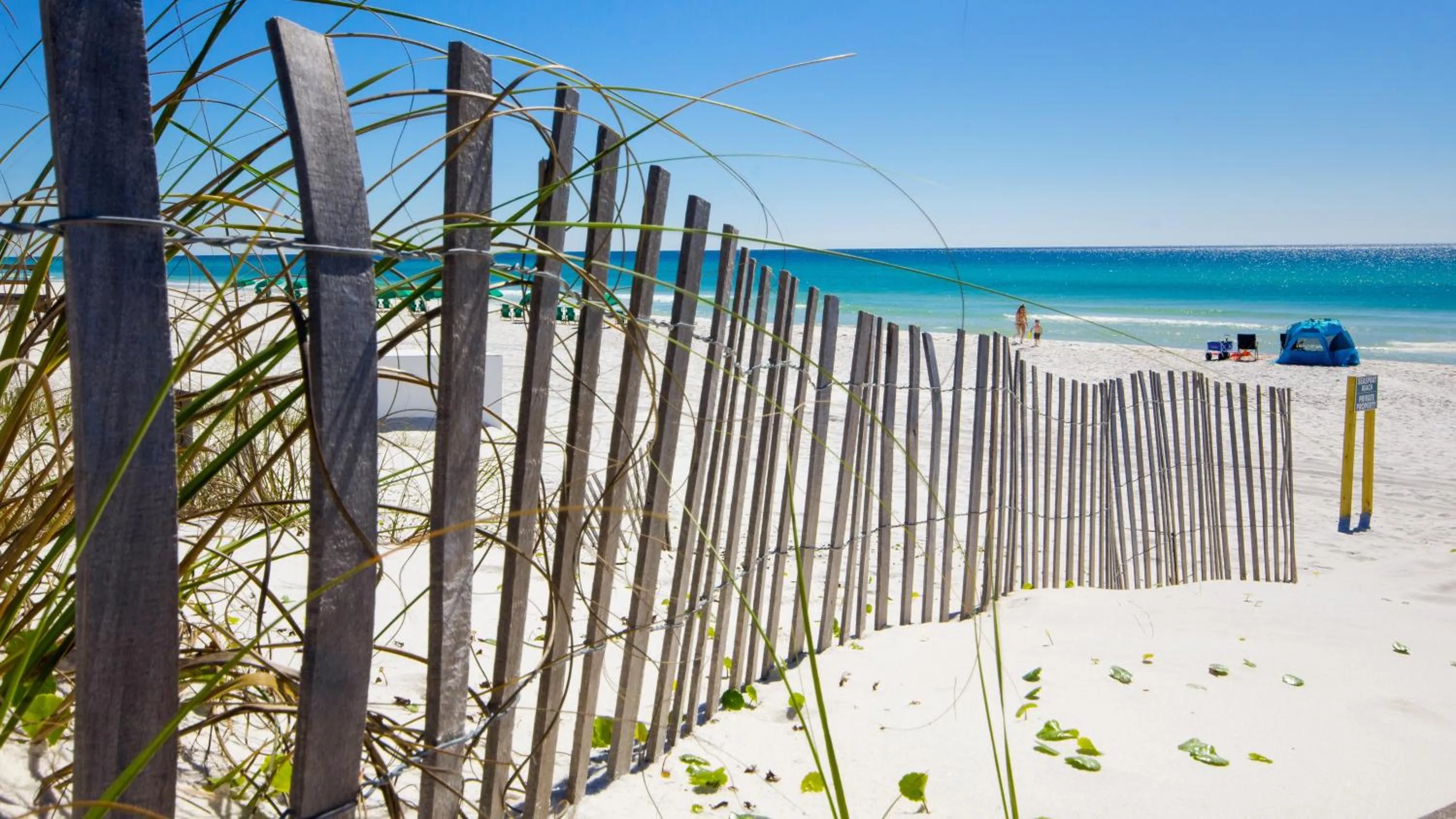 Beach in Treasure Shores–3BR Beachfront Corner Unit sleeps 8 with Stunning Gulf Views!