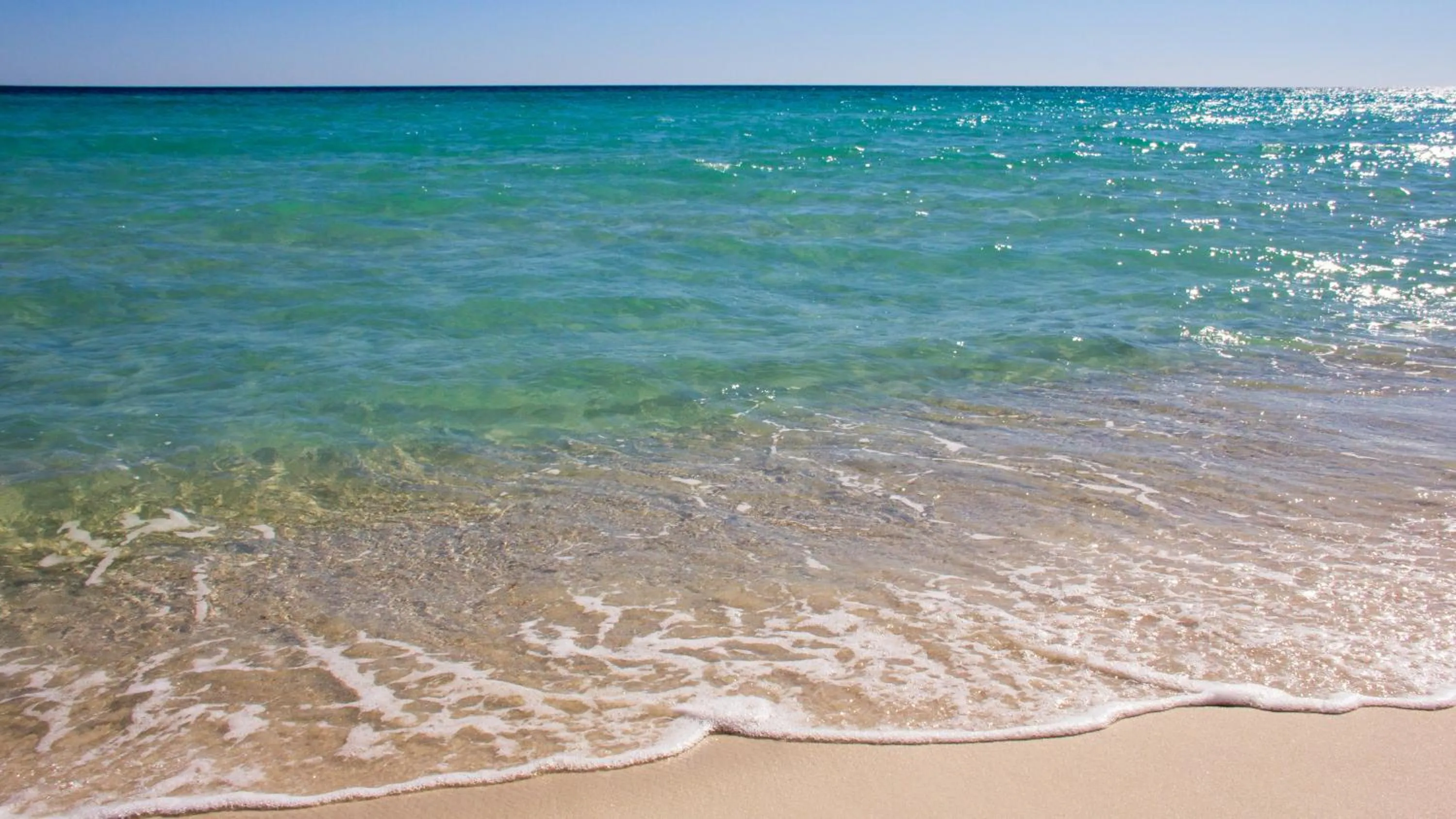 Beach in Treasure Shores–3BR Beachfront Corner Unit sleeps 8 with Stunning Gulf Views!