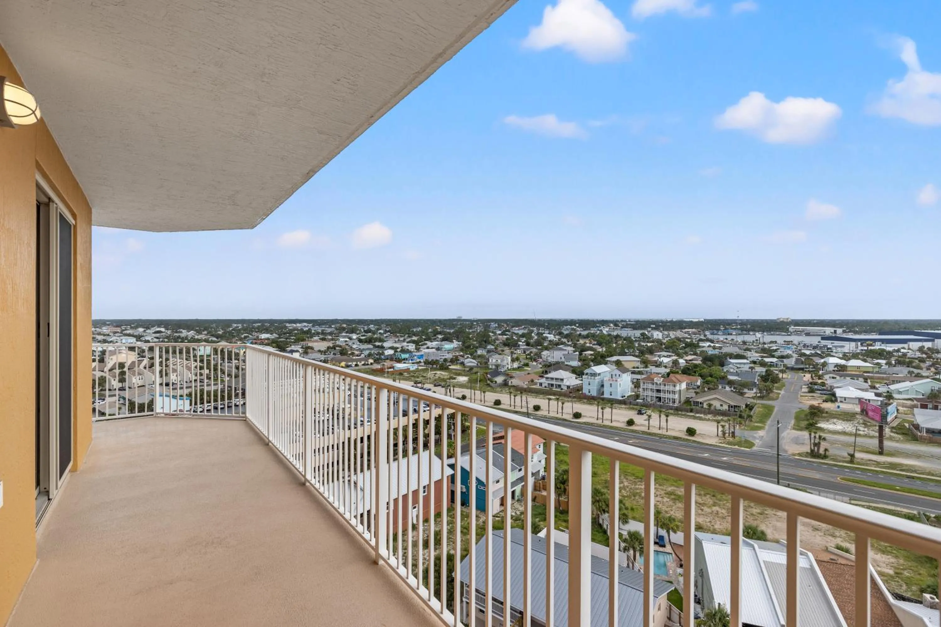 Treasure Shores–3BR Beachfront Corner Unit sleeps 8 with Stunning Gulf Views!