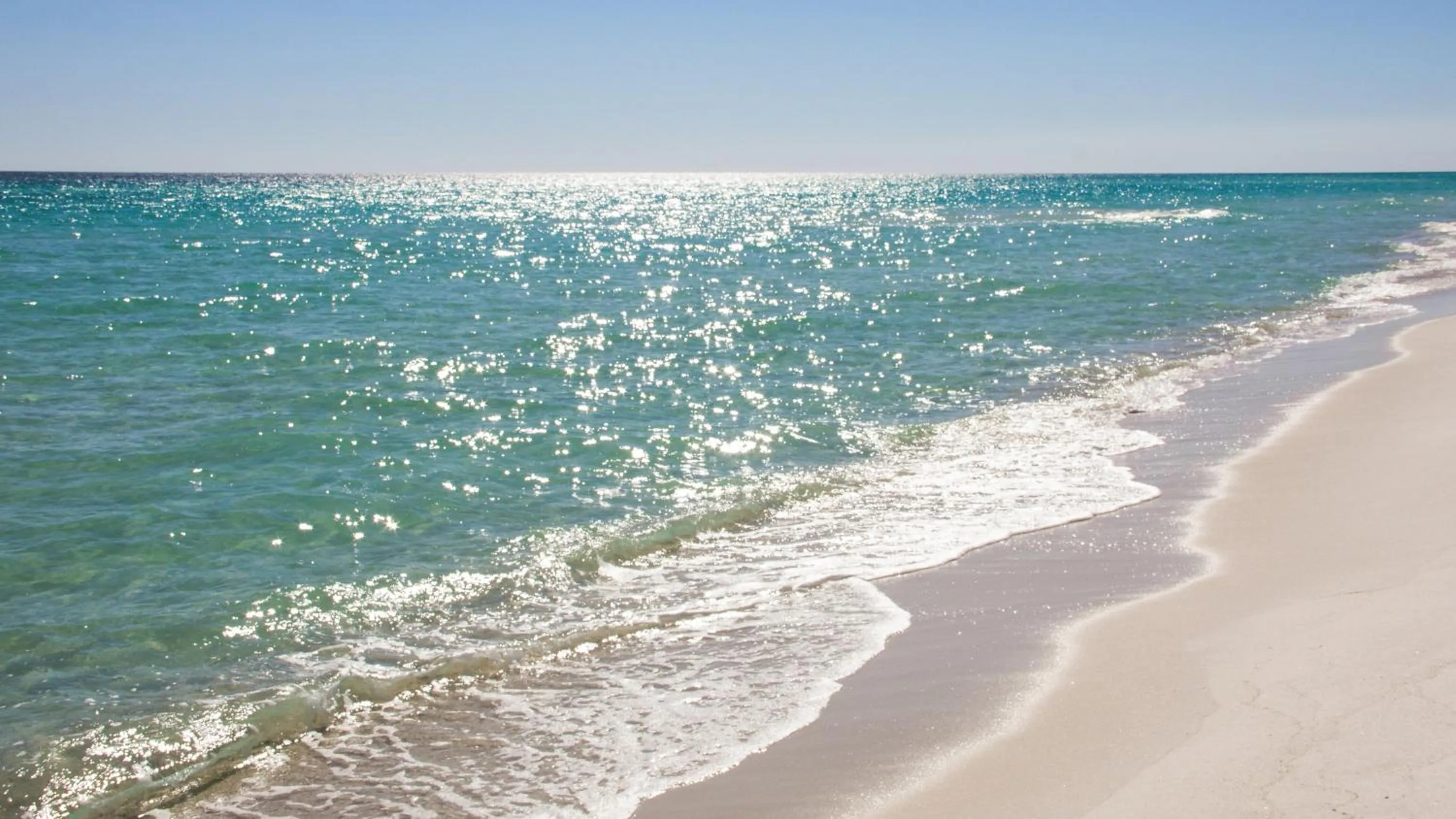 Beach in Treasure Shores–3BR Beachfront Corner Unit sleeps 8 with Stunning Gulf Views!