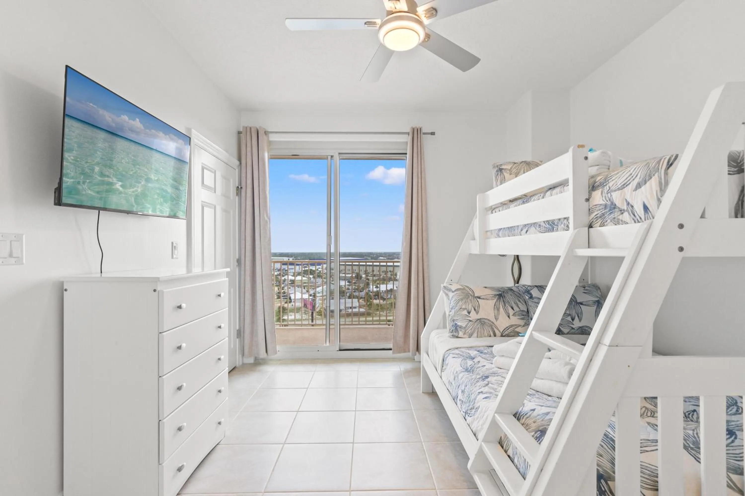Bed in Treasure Shores–3BR Beachfront Corner Unit sleeps 8 with Stunning Gulf Views!