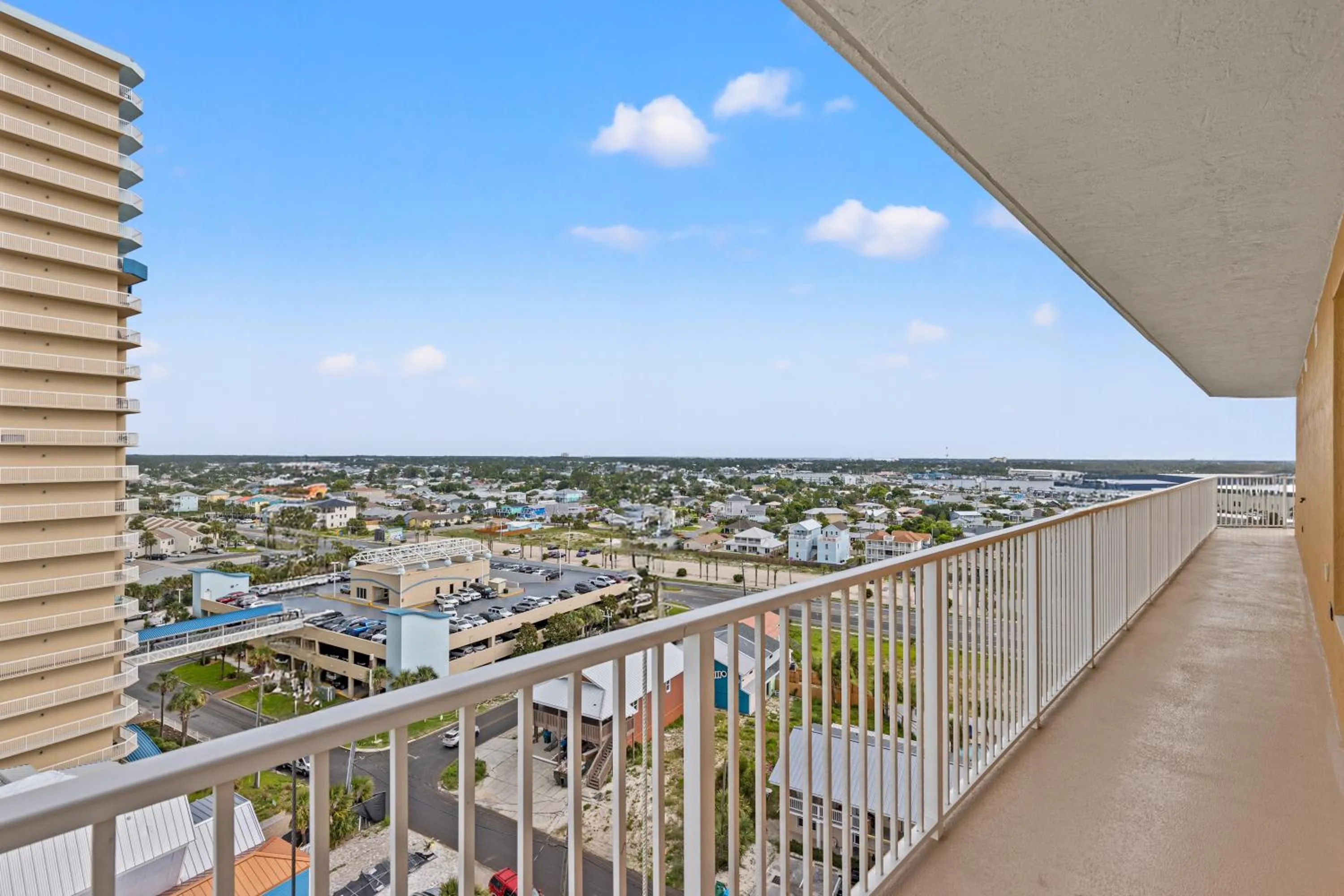 Treasure Shores–3BR Beachfront Corner Unit sleeps 8 with Stunning Gulf Views!