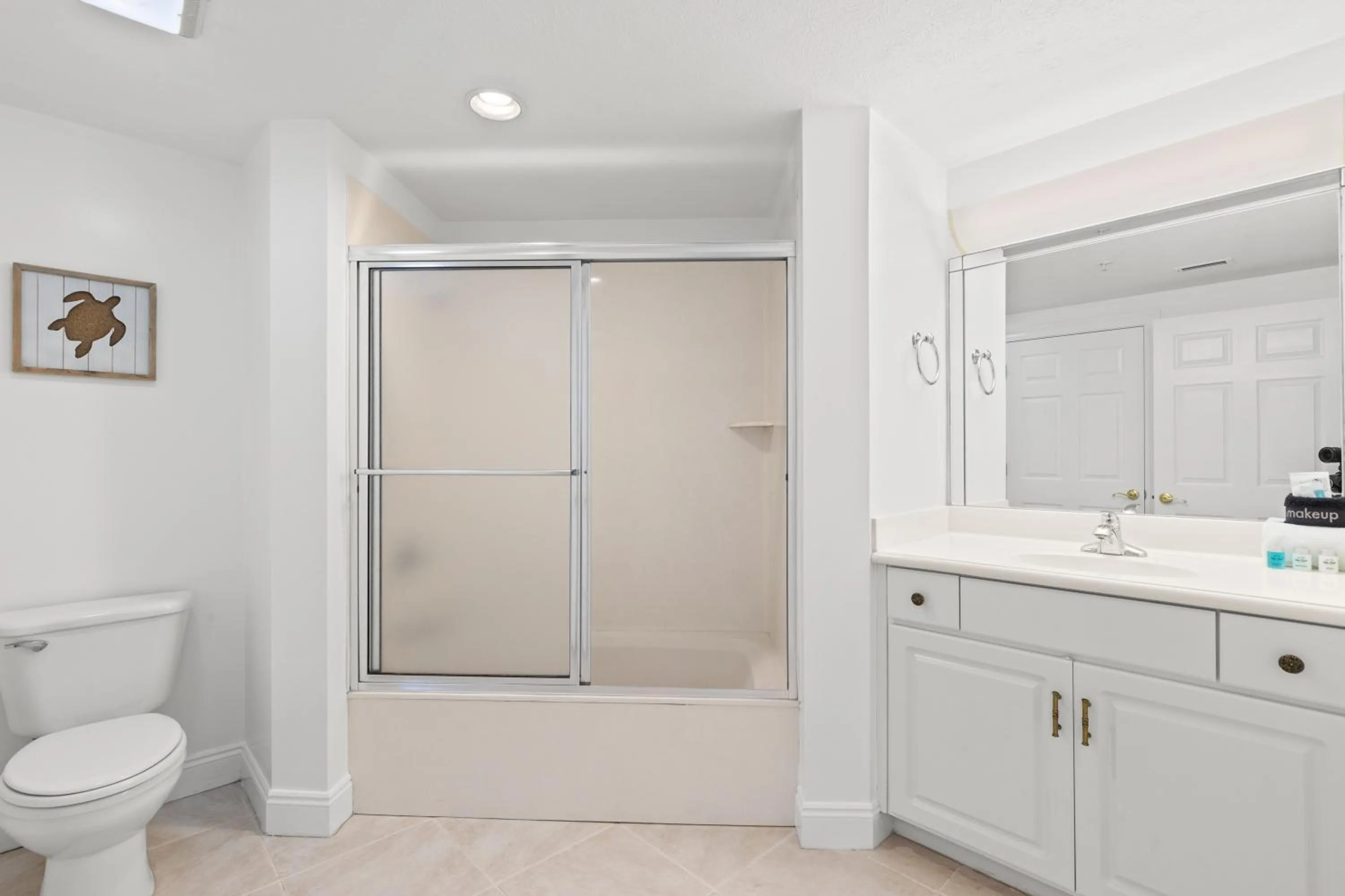 Bathroom in Treasure Shores–3BR Beachfront Corner Unit sleeps 8 with Stunning Gulf Views!