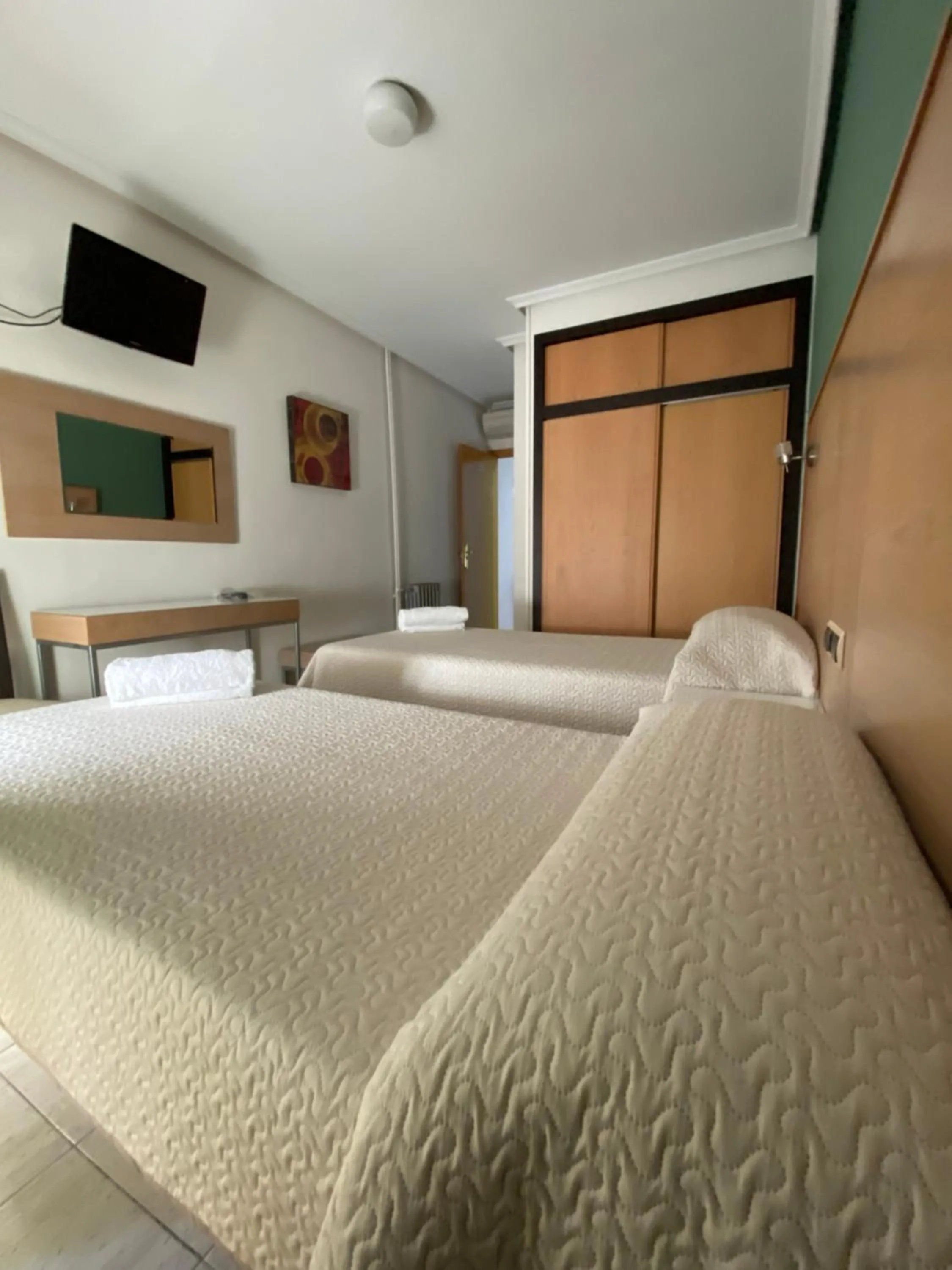 Photo of the whole room, Bed in Hotel Alamo