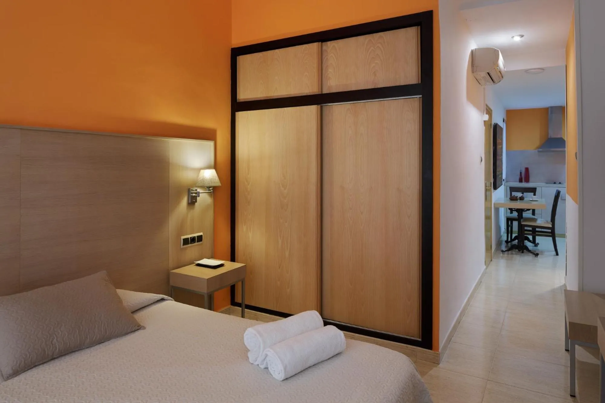 Shower, Bed in Hotel Alamo