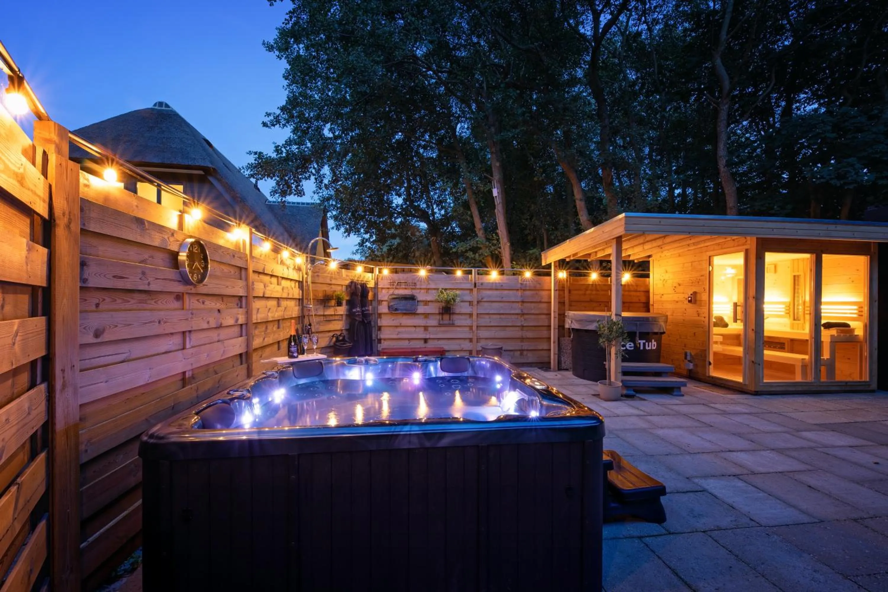 Hot Tub in The island life Texel - Wellness