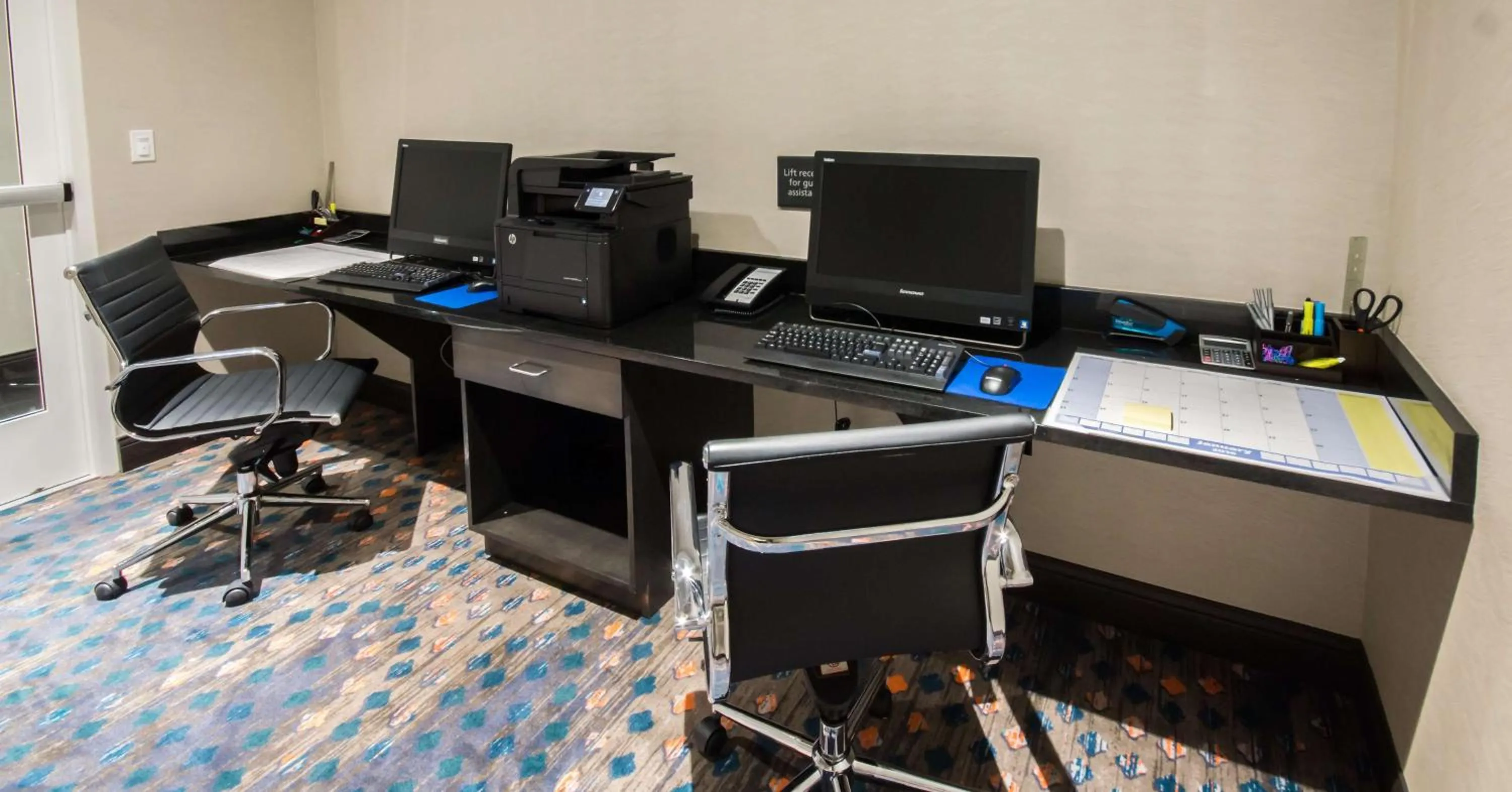 Business facilities in Hampton Inn & Suites Orlando near SeaWorld