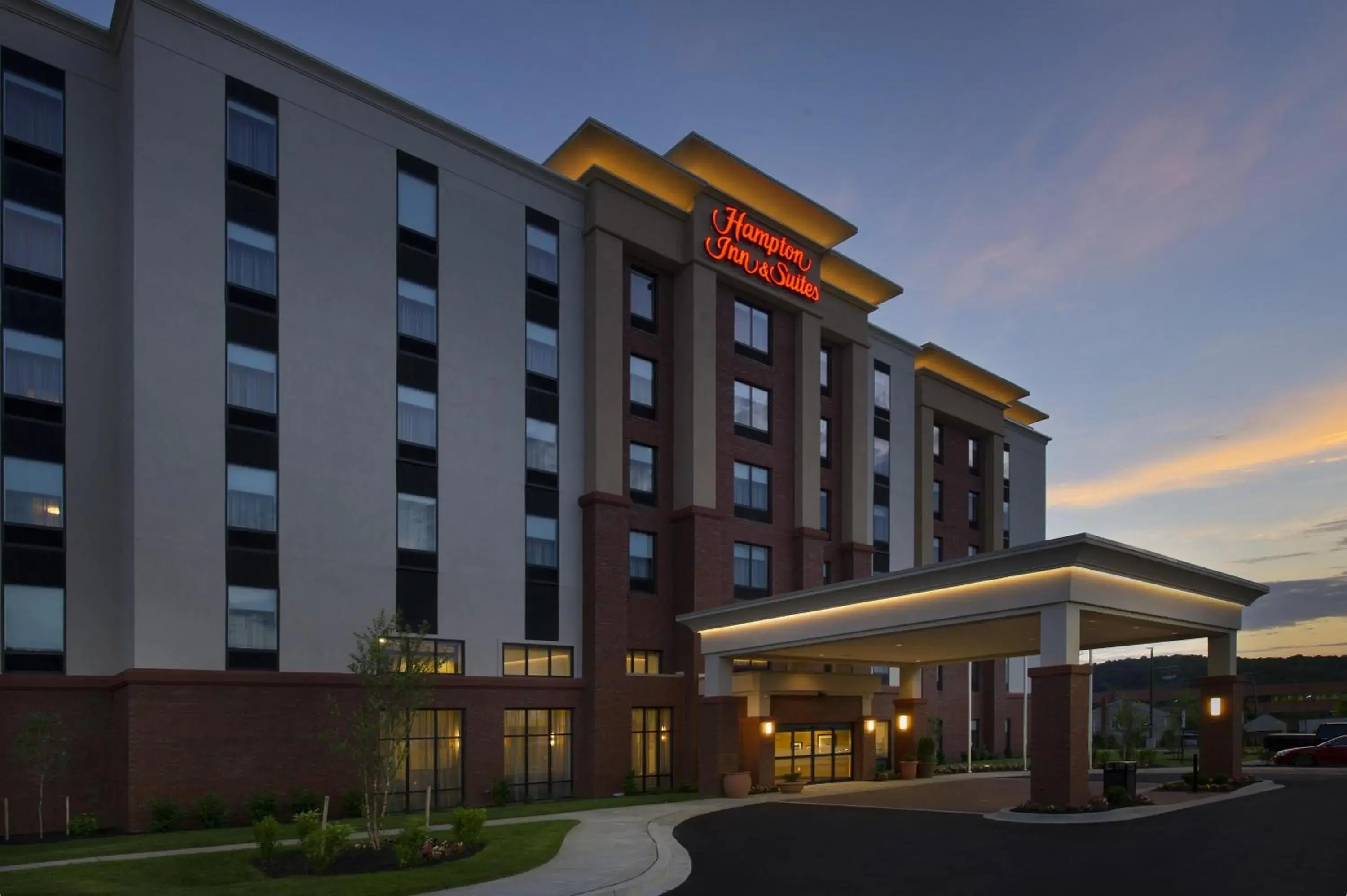 Property building in Hampton Inn & Suites Baltimore North/Timonium, MD Property building in Hampton Inn & Suites Baltimore North/Timonium, MD