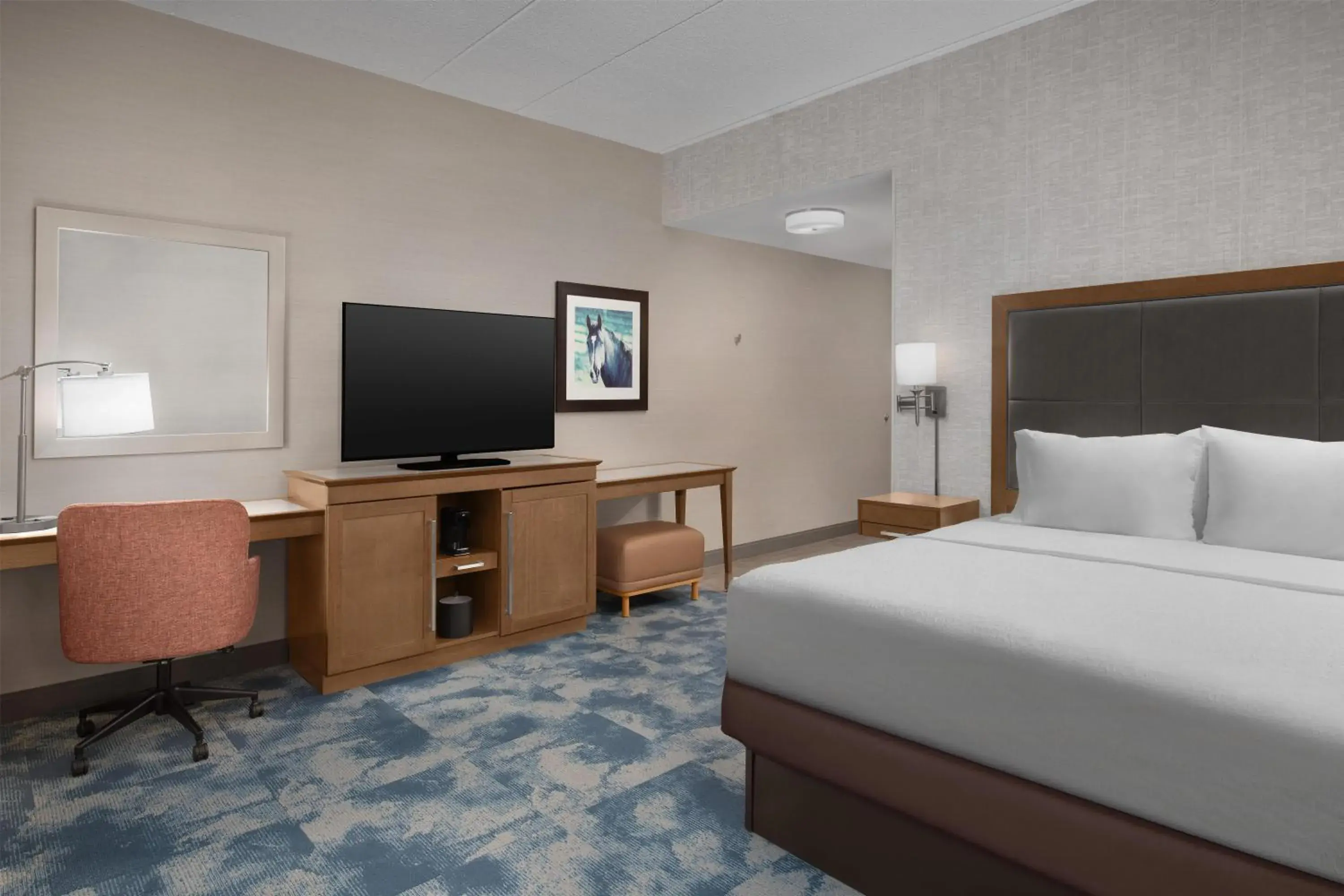 Bed in Hampton Inn & Suites Baltimore North/Timonium, MD Bed in Hampton Inn & Suites Baltimore North/Timonium, MD