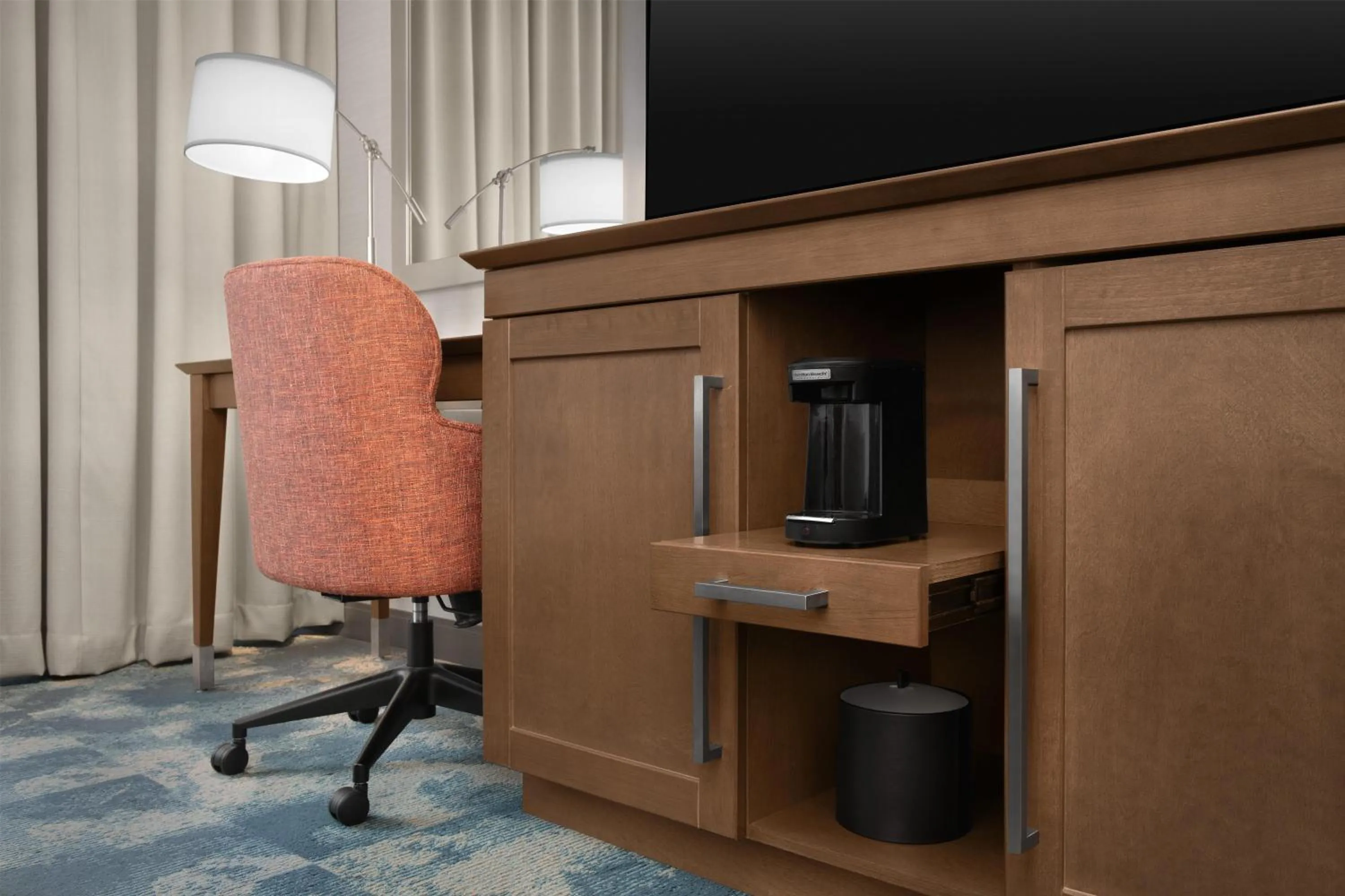 Bedroom in Hampton Inn & Suites Baltimore North/Timonium, MD