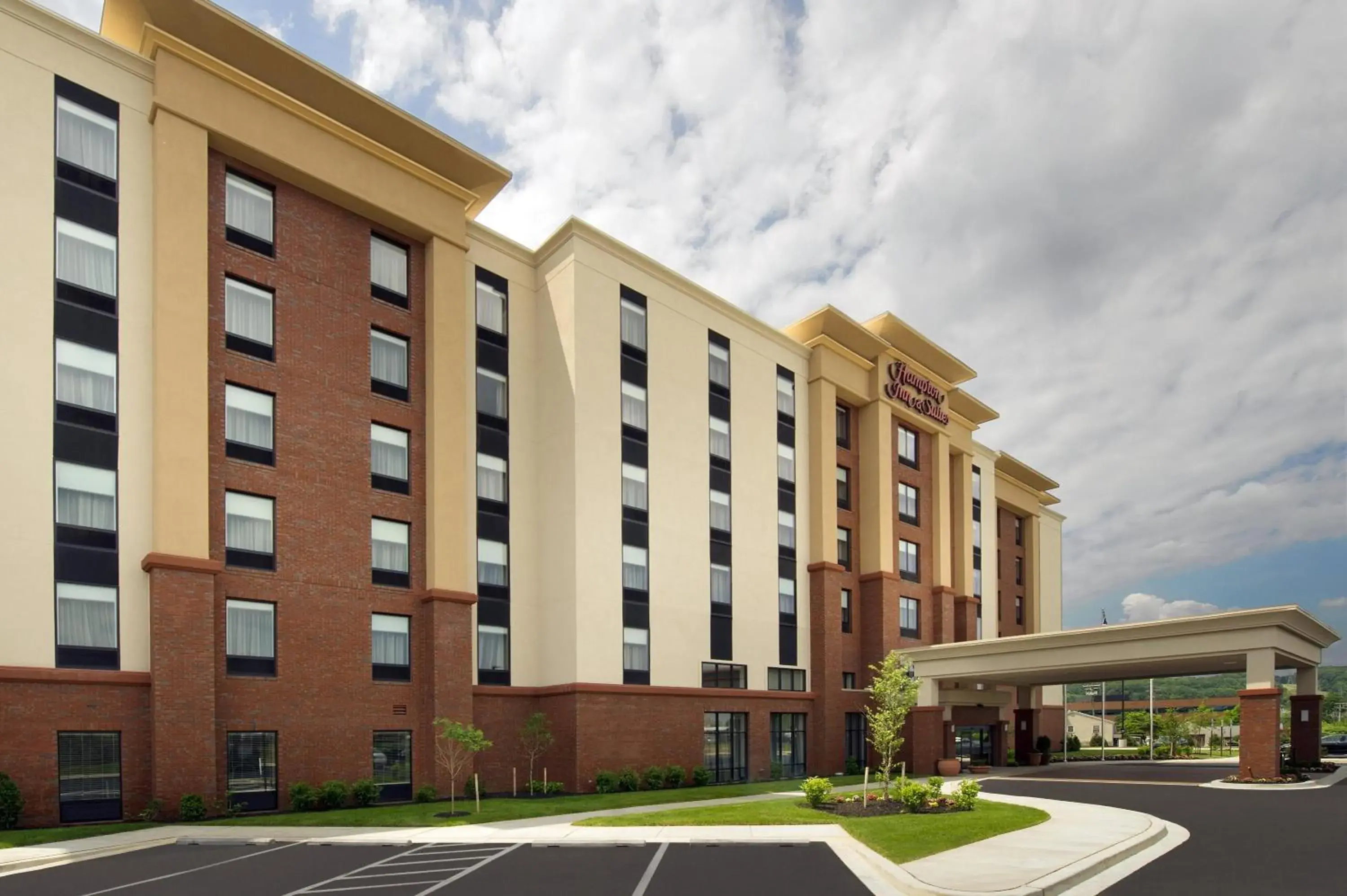 Property building in Hampton Inn & Suites Baltimore North/Timonium, MD Property building in Hampton Inn & Suites Baltimore North/Timonium, MD