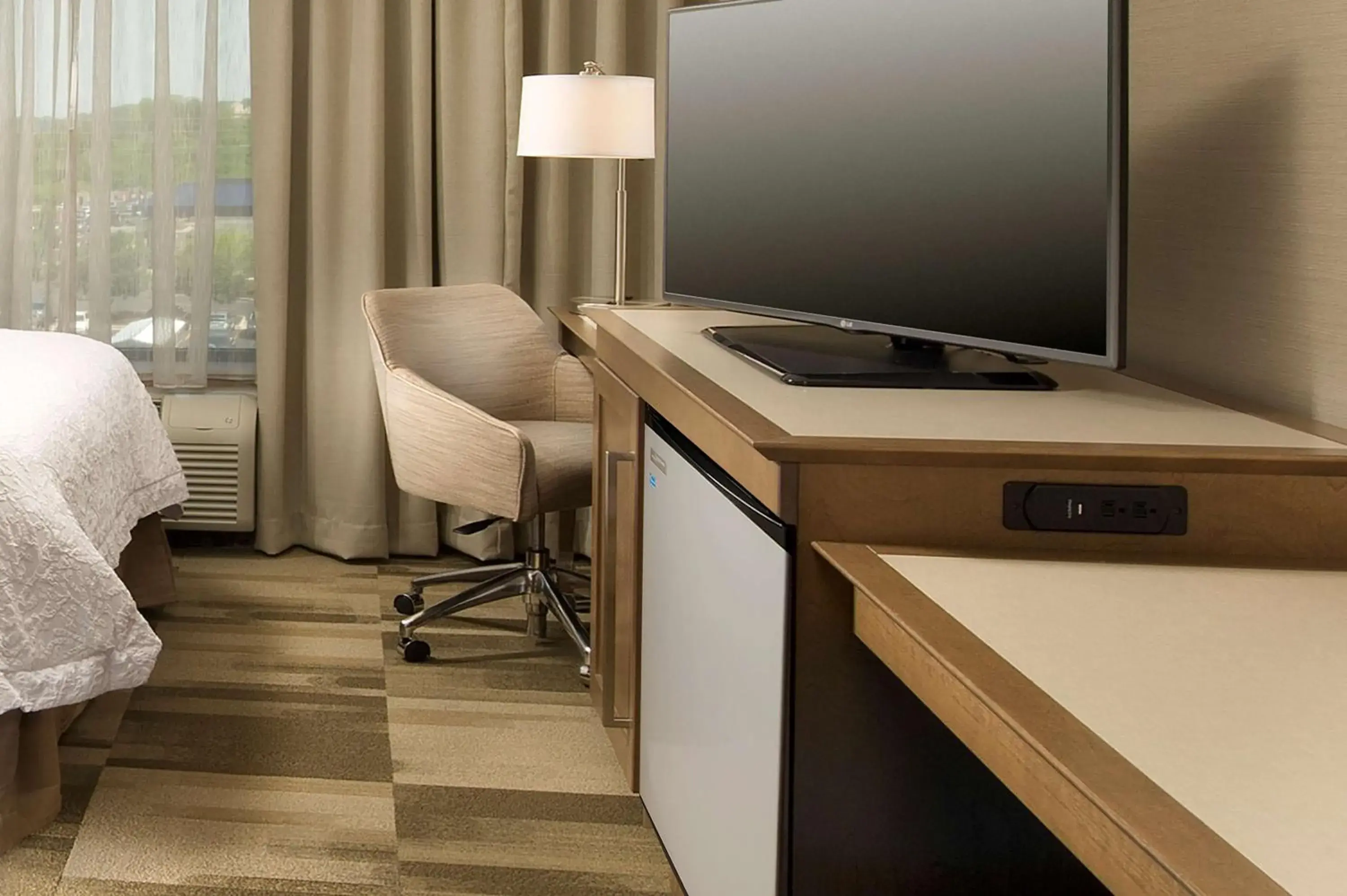 Bed in Hampton Inn & Suites Baltimore North/Timonium, MD Bed in Hampton Inn & Suites Baltimore North/Timonium, MD
