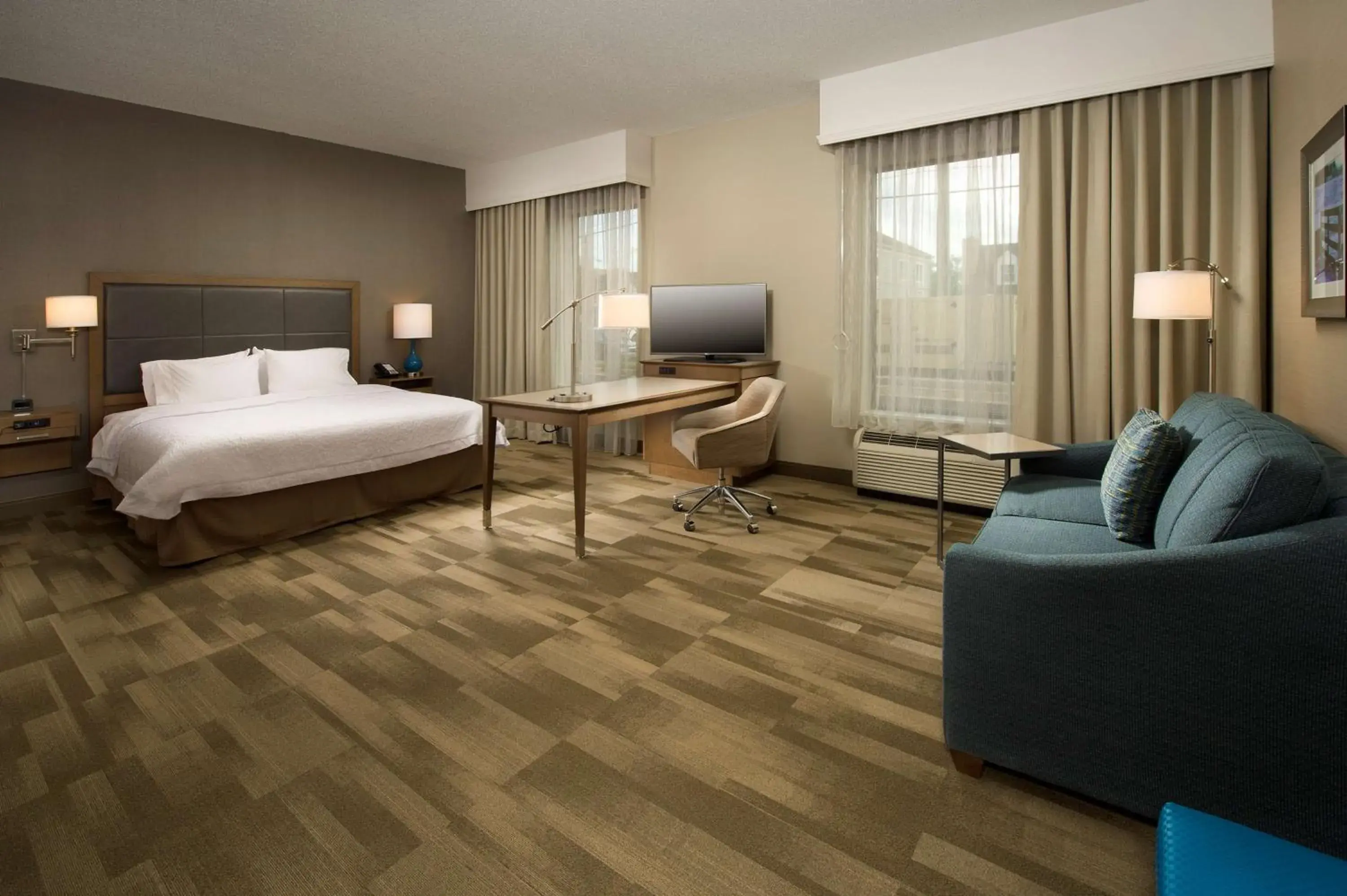 Bed in Hampton Inn & Suites Baltimore North/Timonium, MD Bed in Hampton Inn & Suites Baltimore North/Timonium, MD