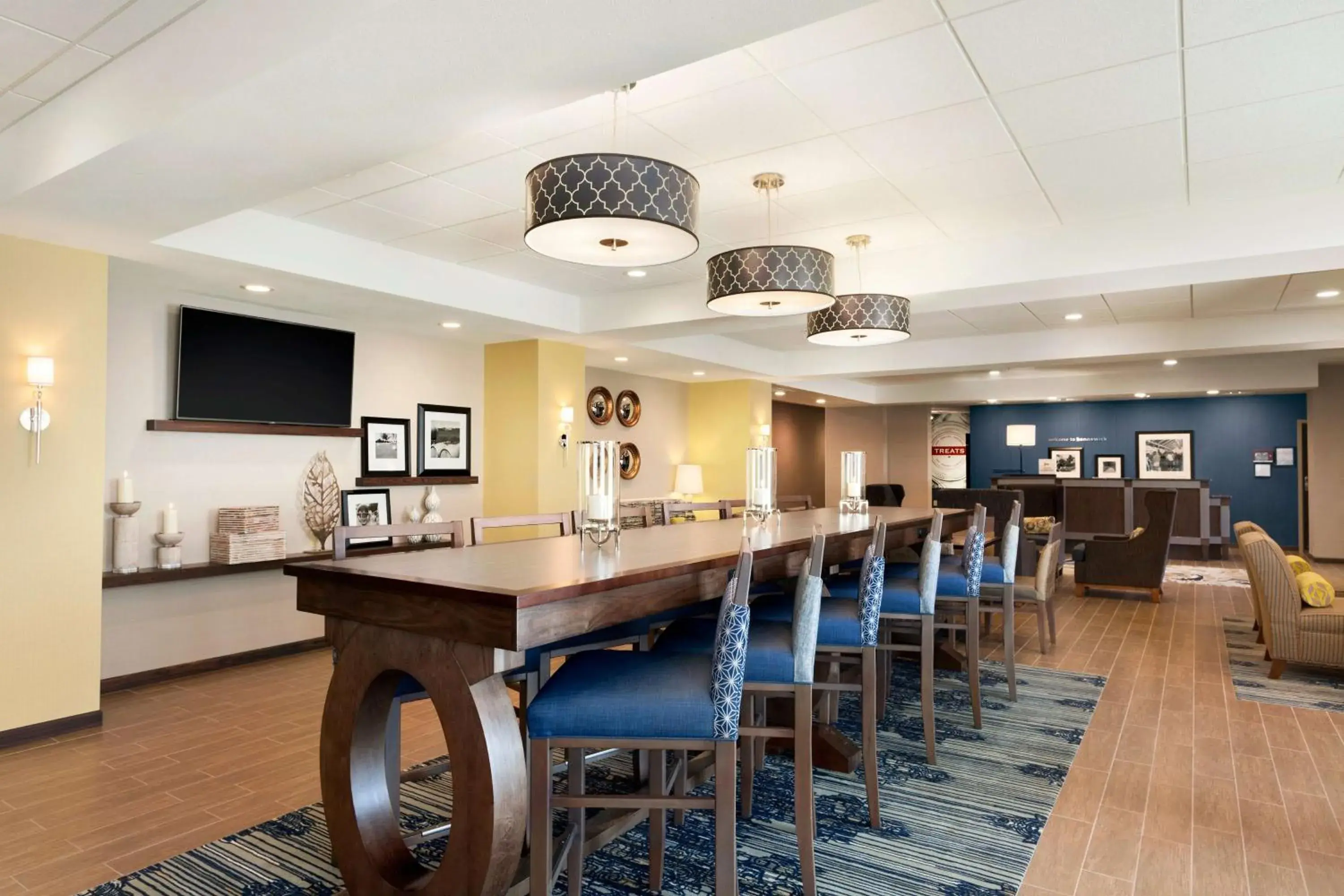 Lobby or reception in Hampton Inn by Hilton Kennewick at Southridge Lobby or reception in Hampton Inn by Hilton Kennewick at Southridge