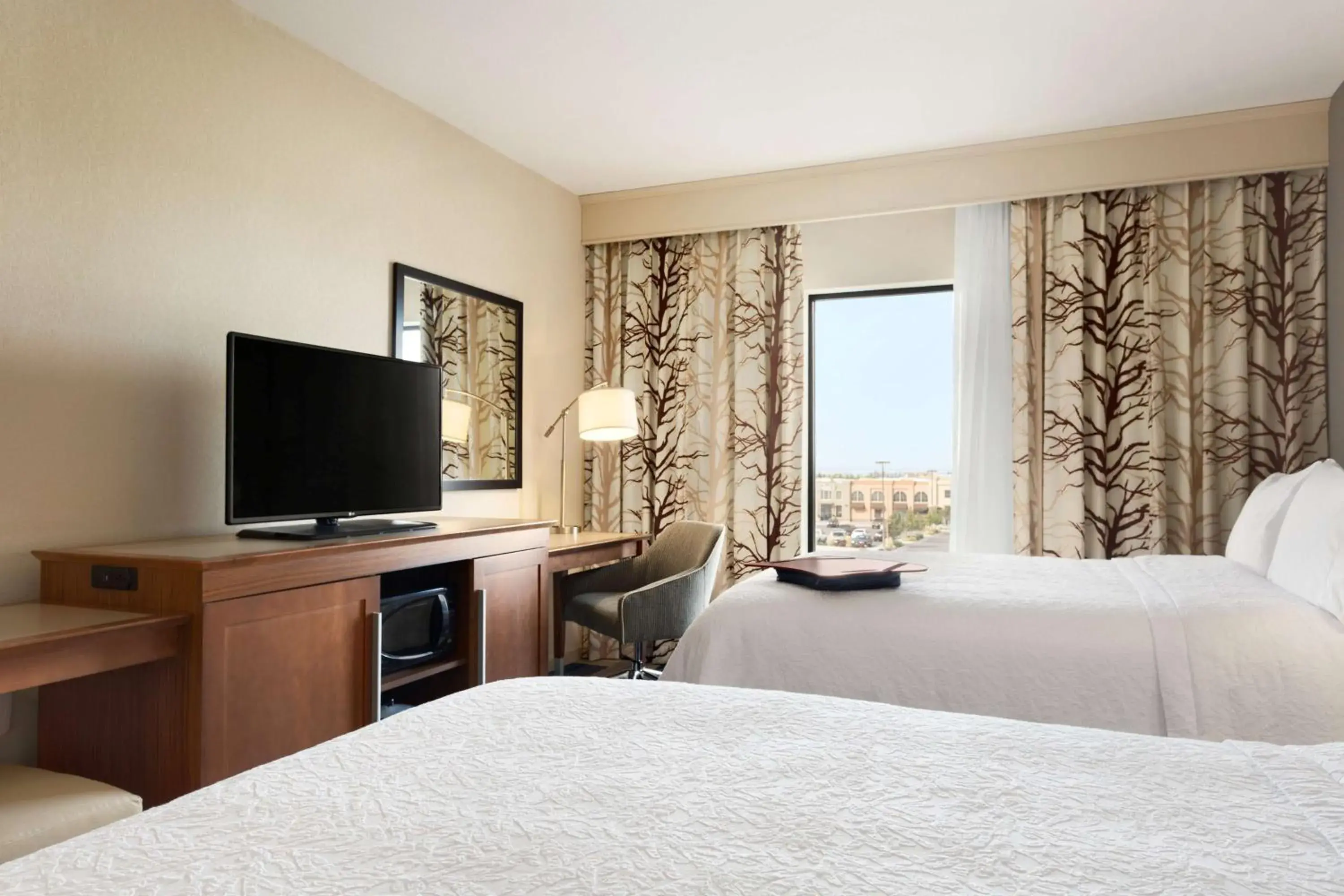 Bed in Hampton Inn by Hilton Kennewick at Southridge Bed in Hampton Inn by Hilton Kennewick at Southridge