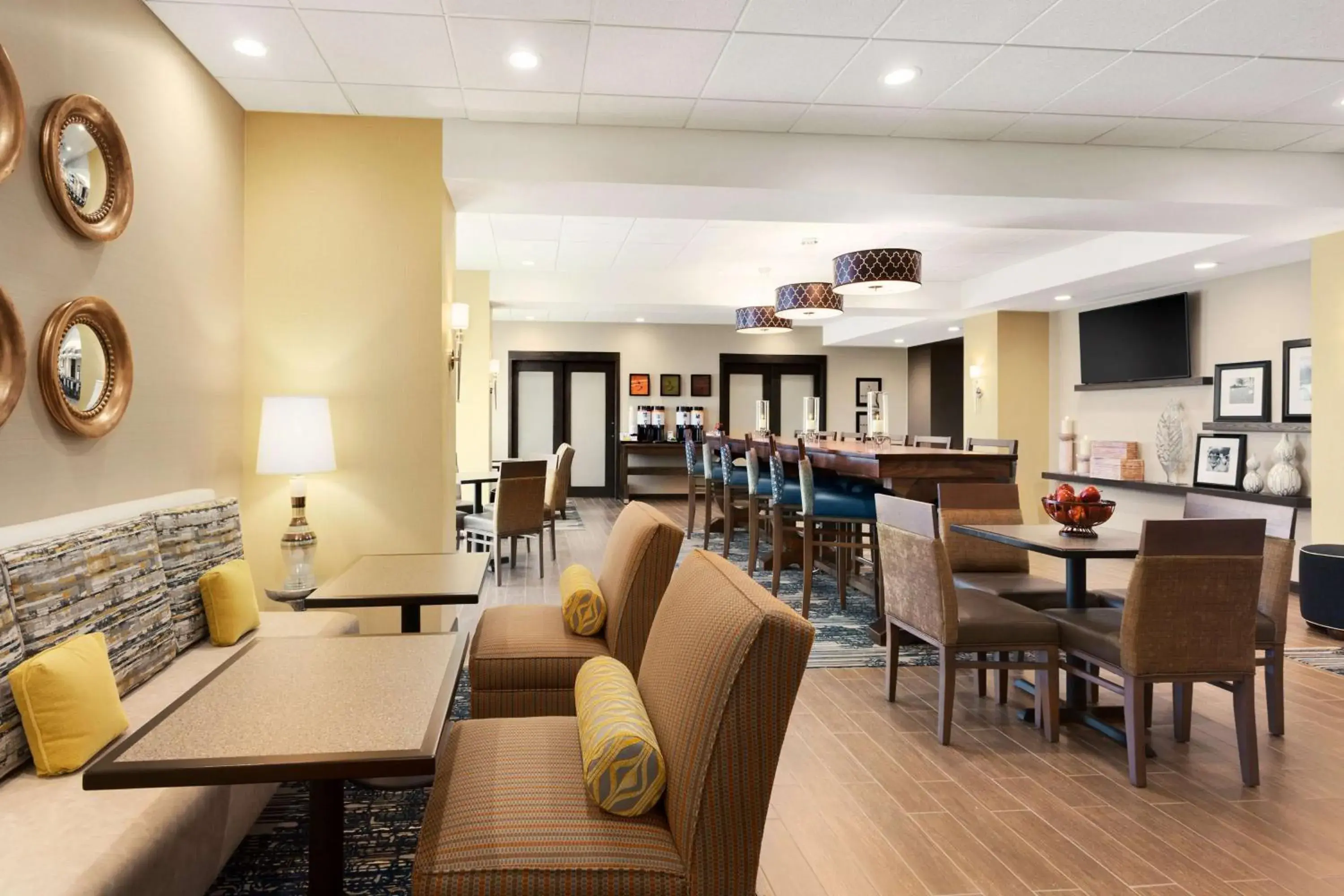 Lobby or reception in Hampton Inn by Hilton Kennewick at Southridge Lobby or reception in Hampton Inn by Hilton Kennewick at Southridge