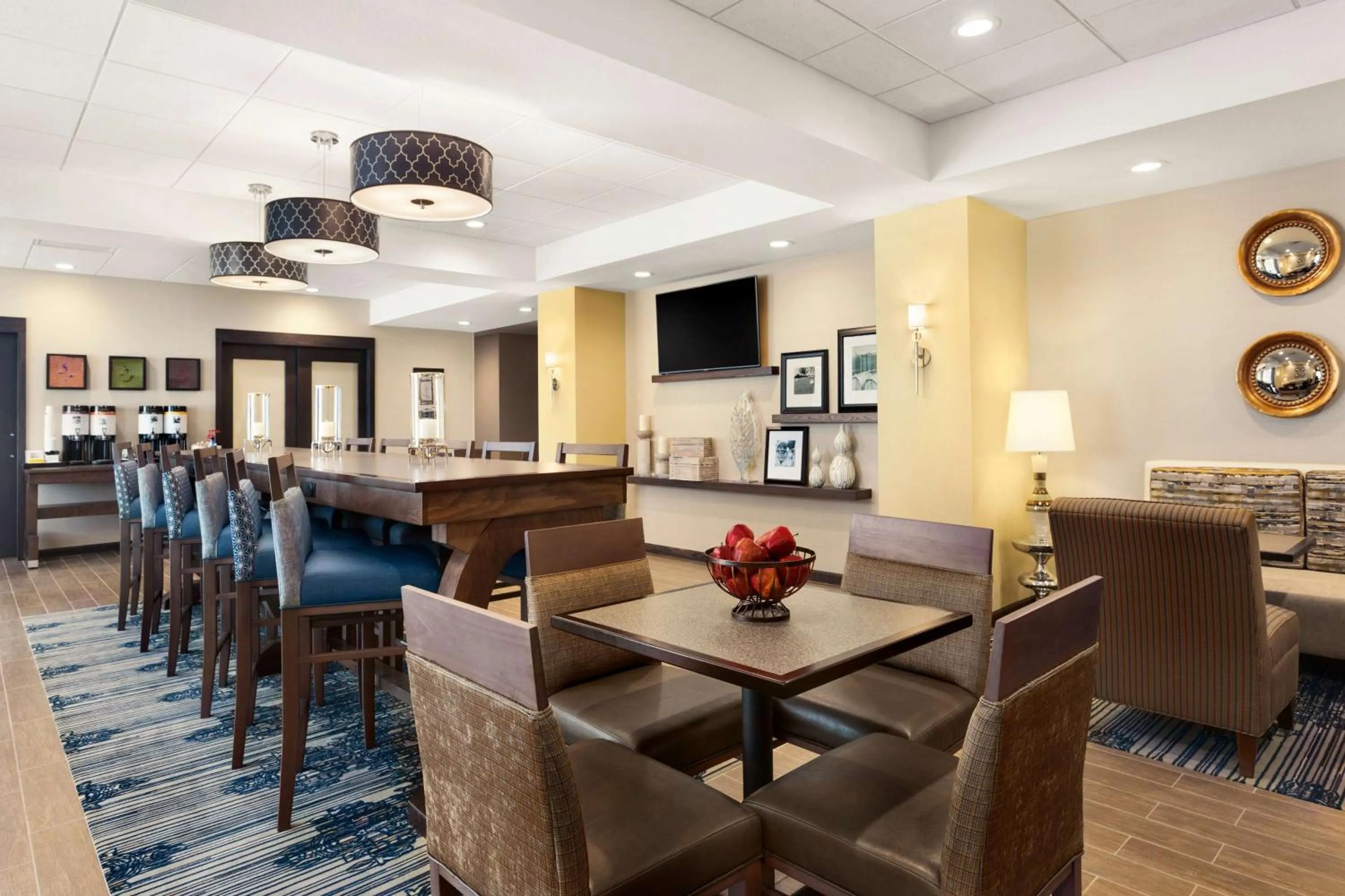 Dining area in Hampton Inn by Hilton Kennewick at Southridge