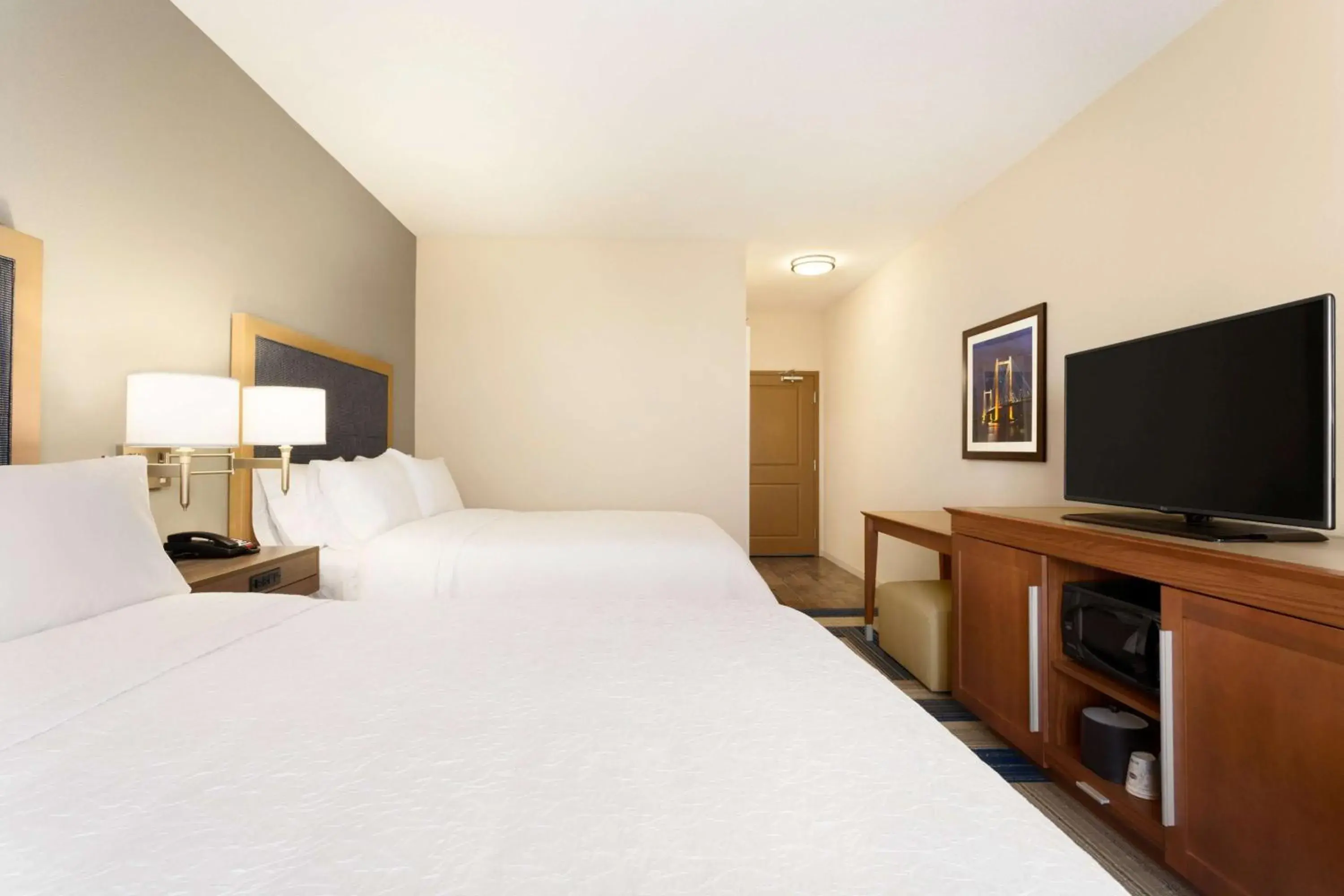 Bed in Hampton Inn by Hilton Kennewick at Southridge Bed in Hampton Inn by Hilton Kennewick at Southridge