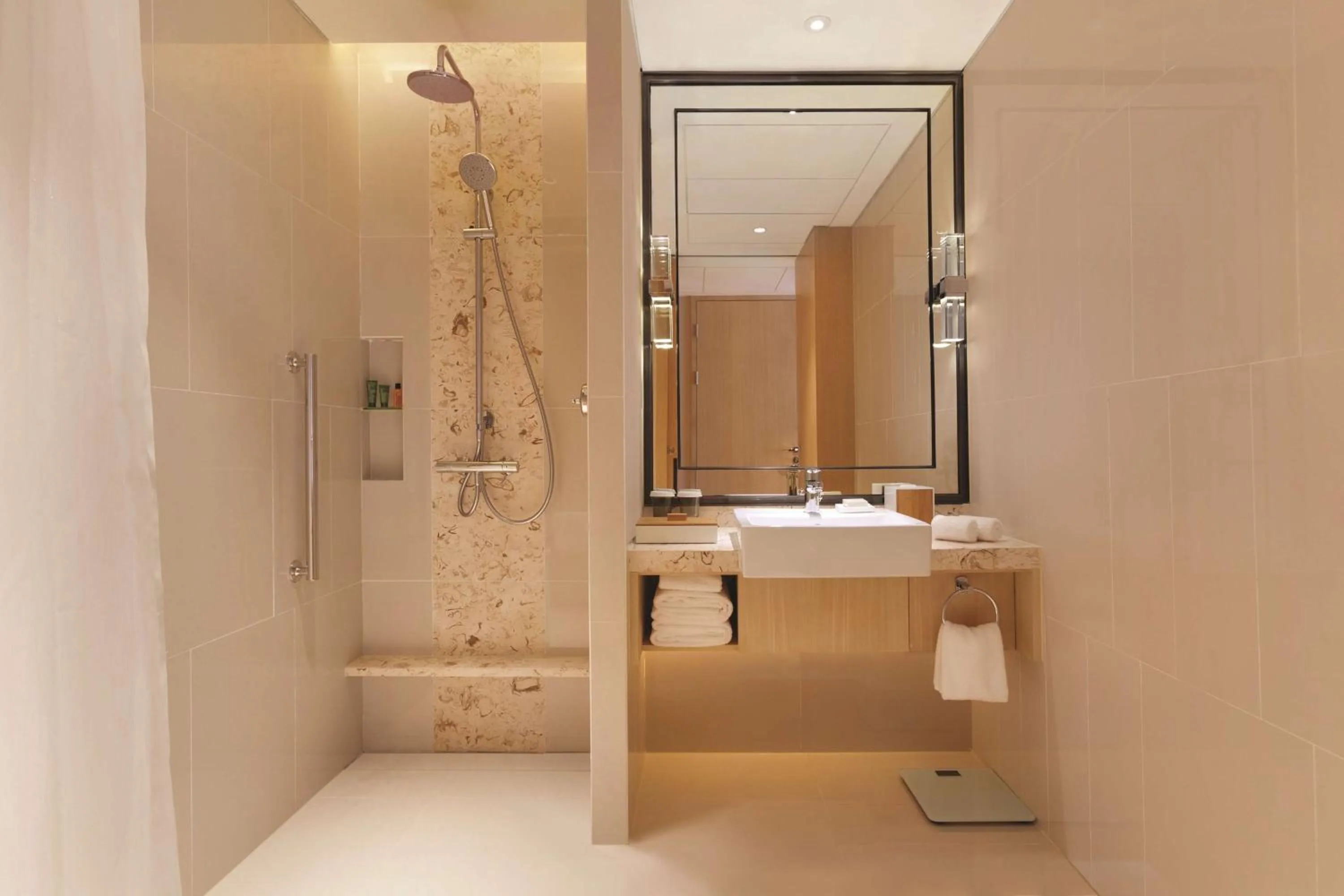 Bathroom in Hilton Garden Inn Dandong