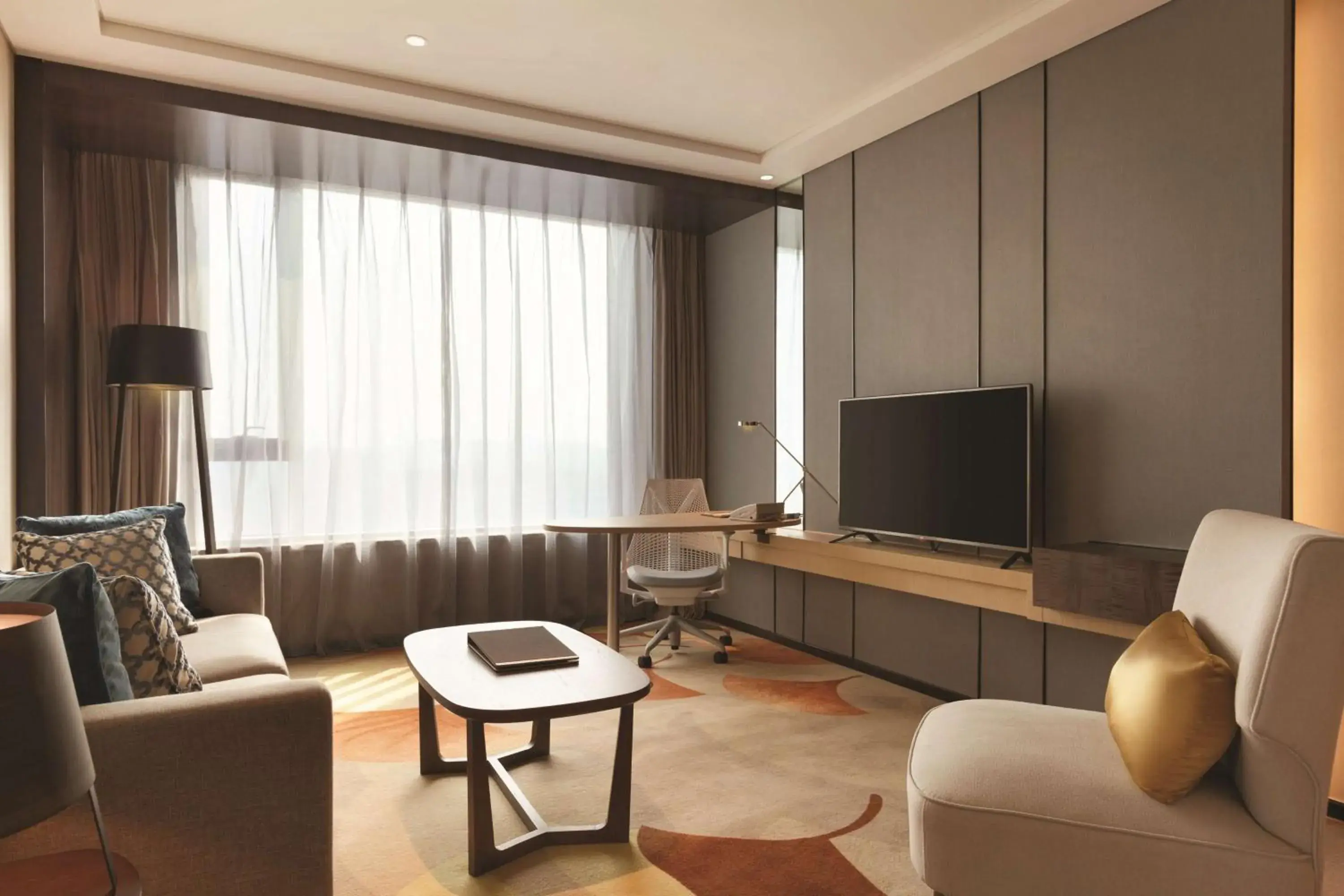 One-Bedroom King Suite with River View in Hilton Garden Inn Dandong One-Bedroom King Suite with River View in Hilton Garden Inn Dandong