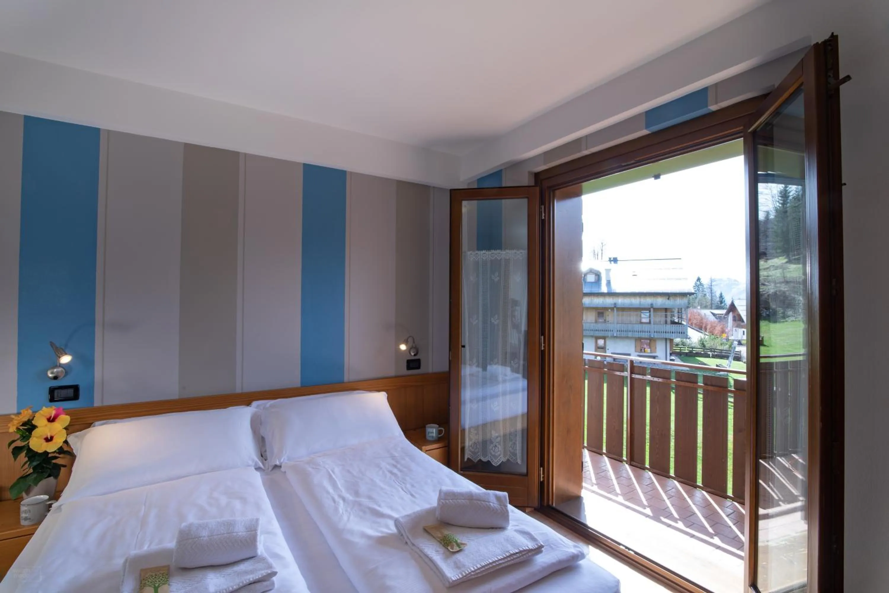 Quiet street view, Bed in Residence Panorama