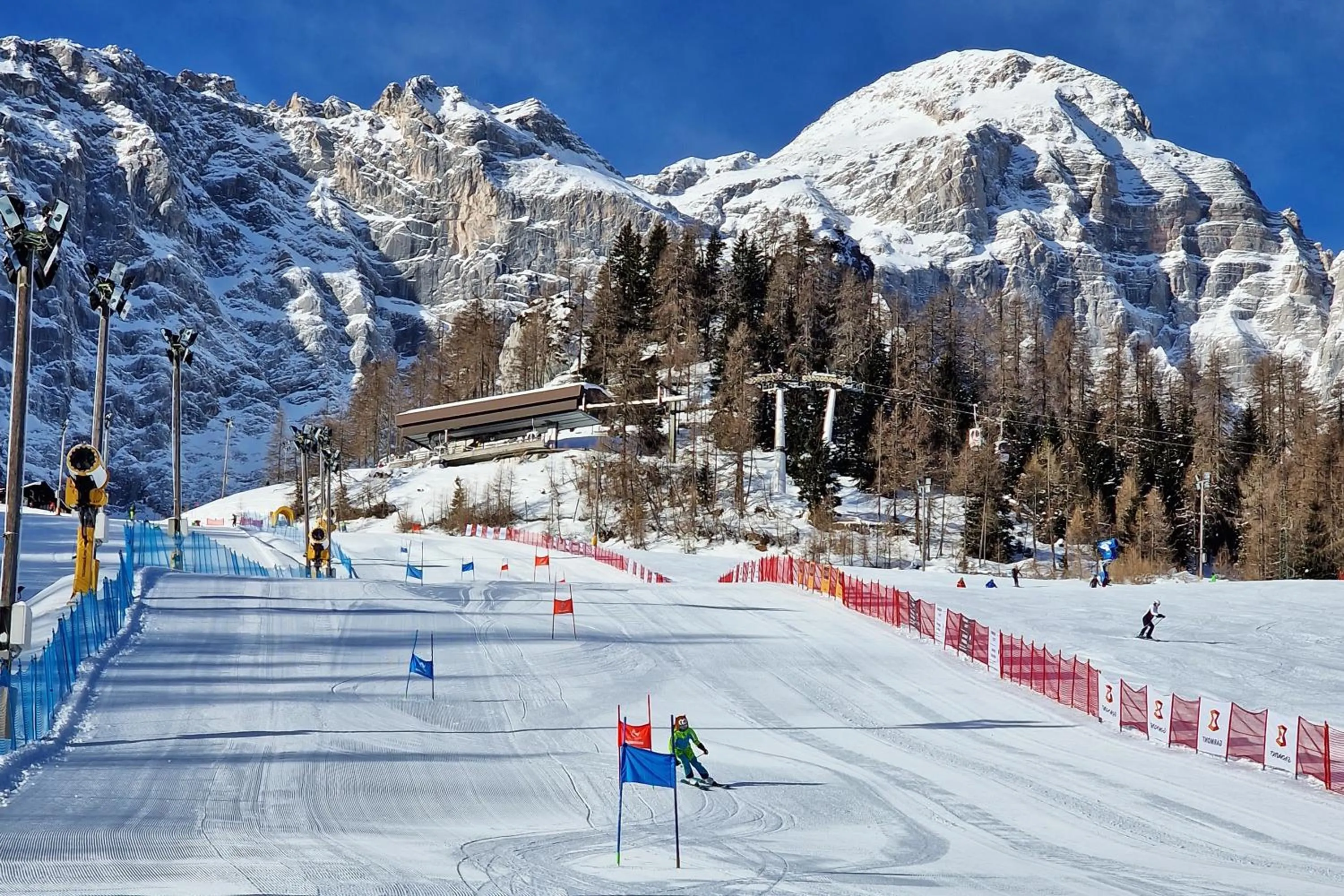 Skiing in Residence Panorama