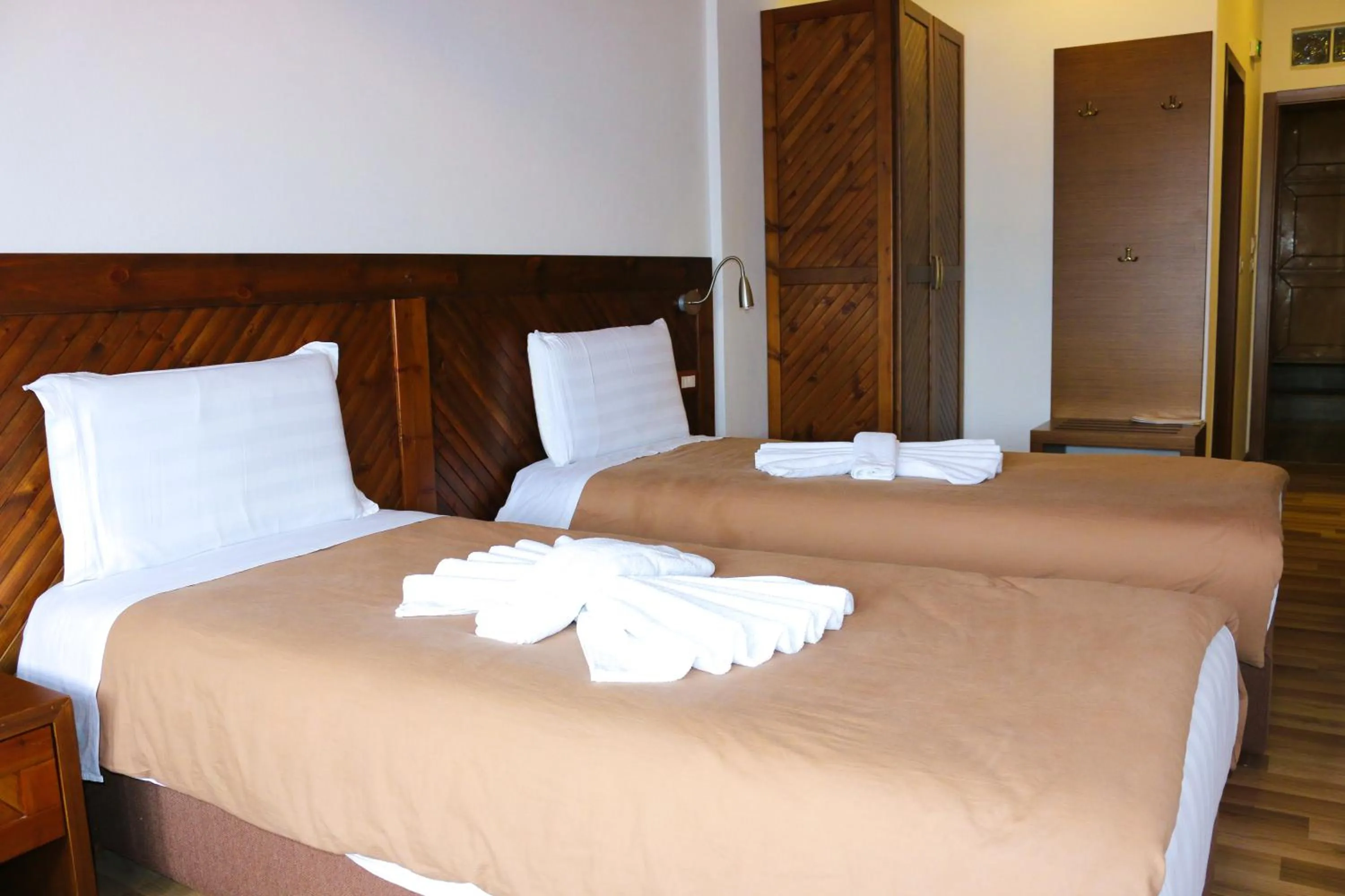 Bathroom, Bed in Hotel Kodra