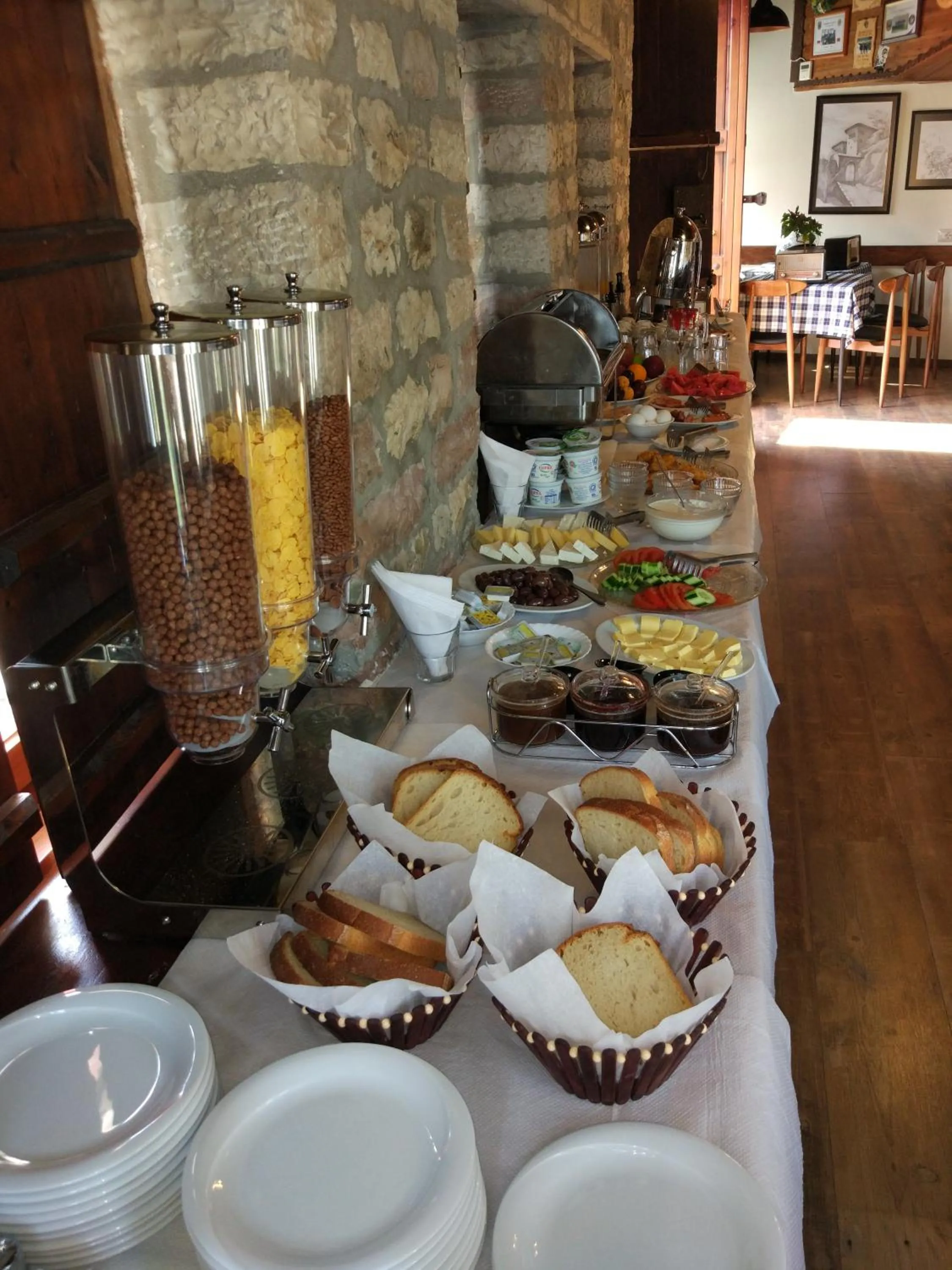 Restaurant/places to eat in Hotel Kodra