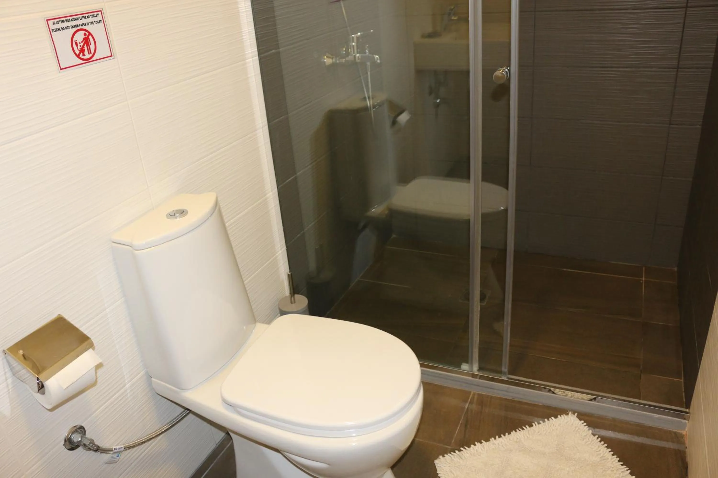 Toilet in Hotel Kodra