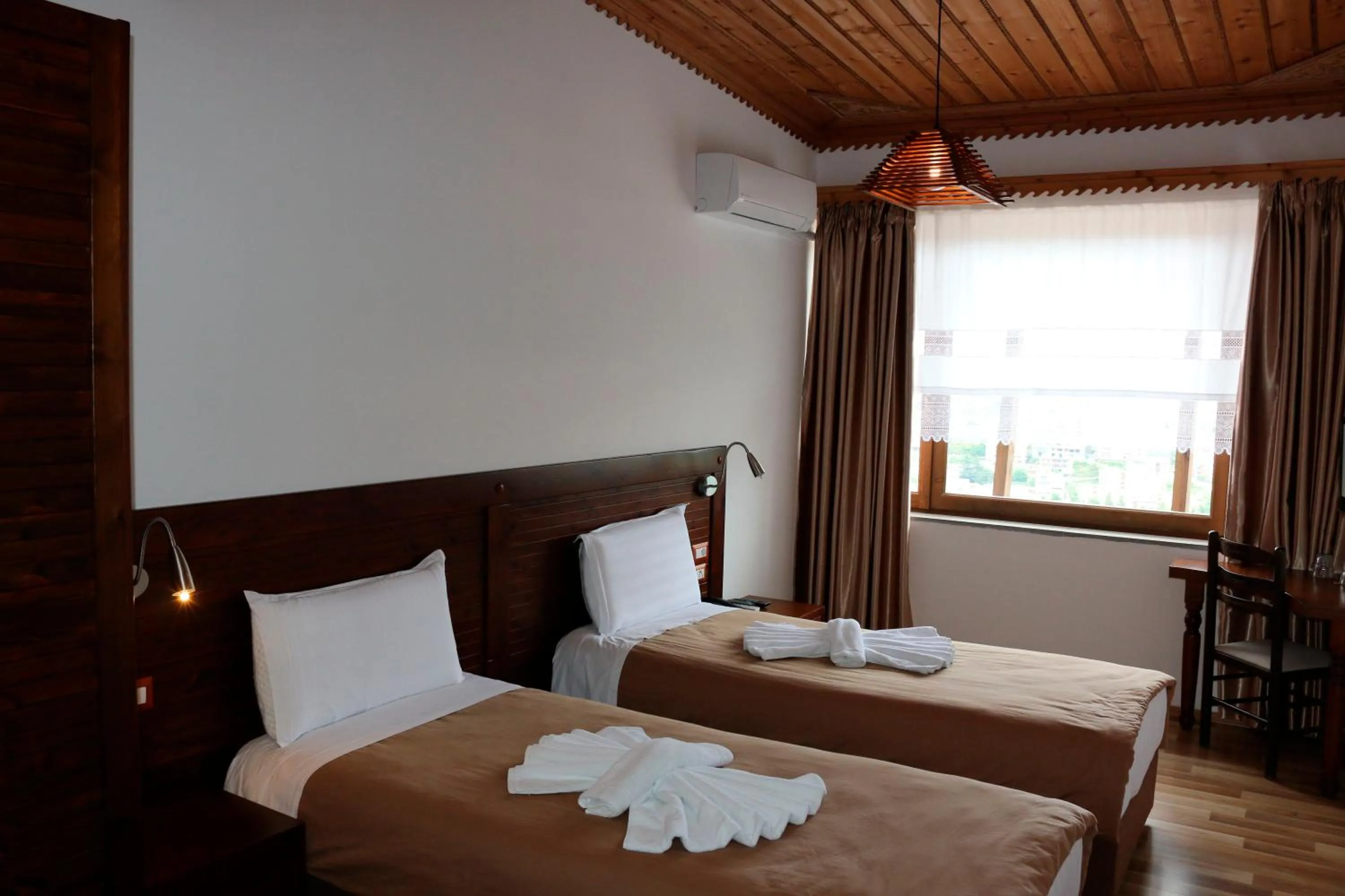 Bathroom, Bed in Hotel Kodra