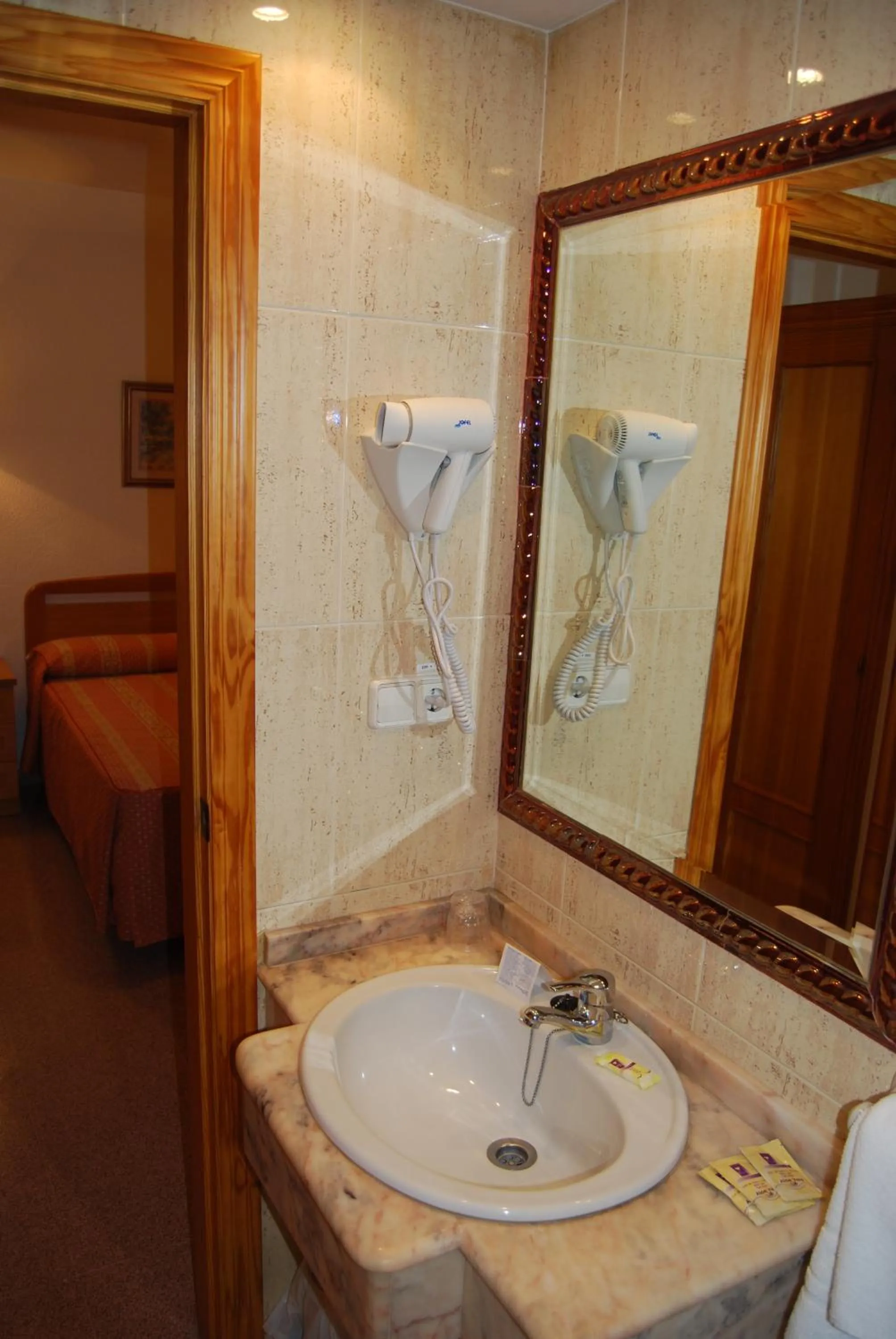 Shower in Hotel Santa Faz