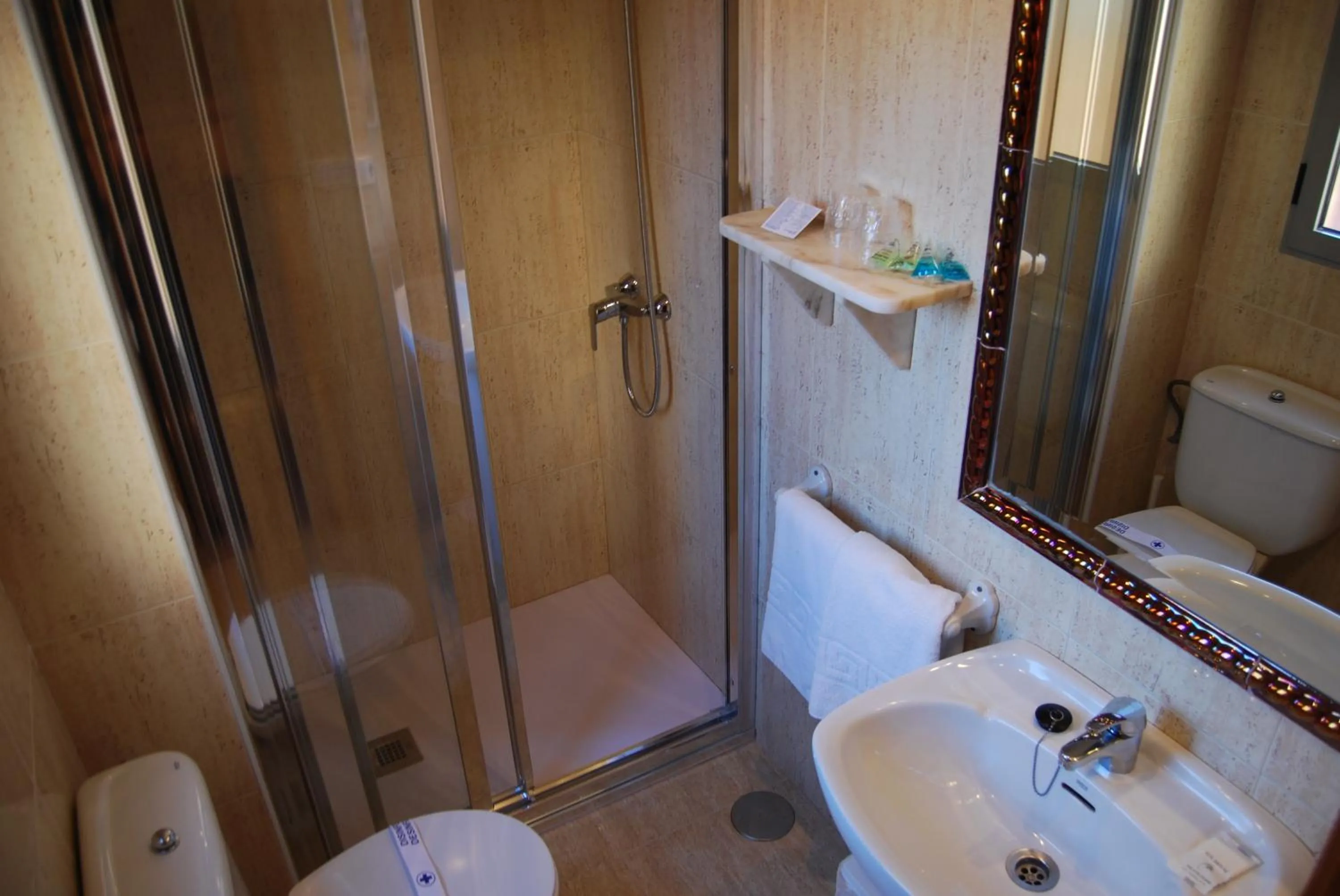 Shower in Hotel Santa Faz