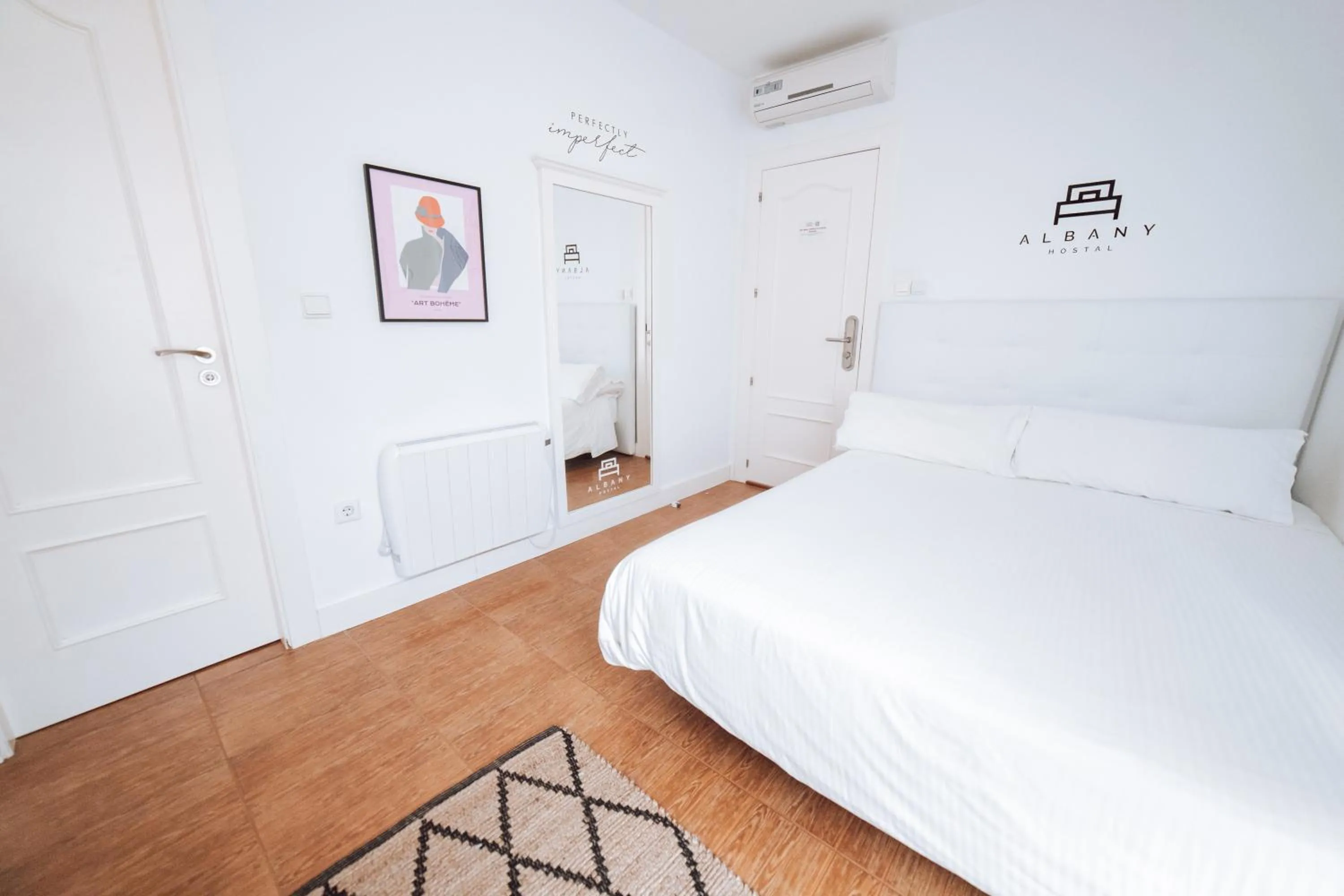 Double Room with Private Bathroom in Hostal Misericordia