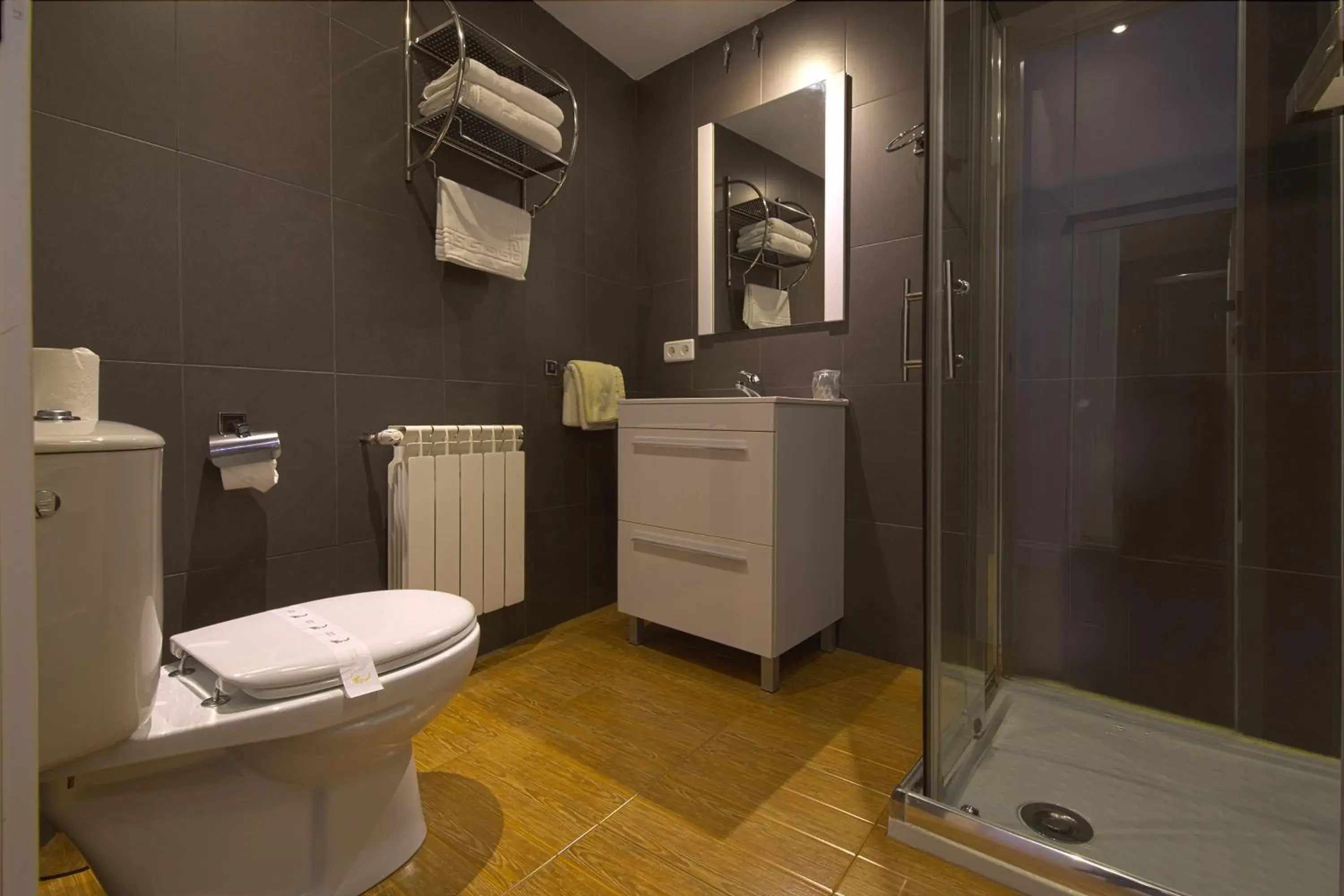 Twin Room with Private Bathroom in Hostal Misericordia Twin Room with Private Bathroom in Hostal Misericordia